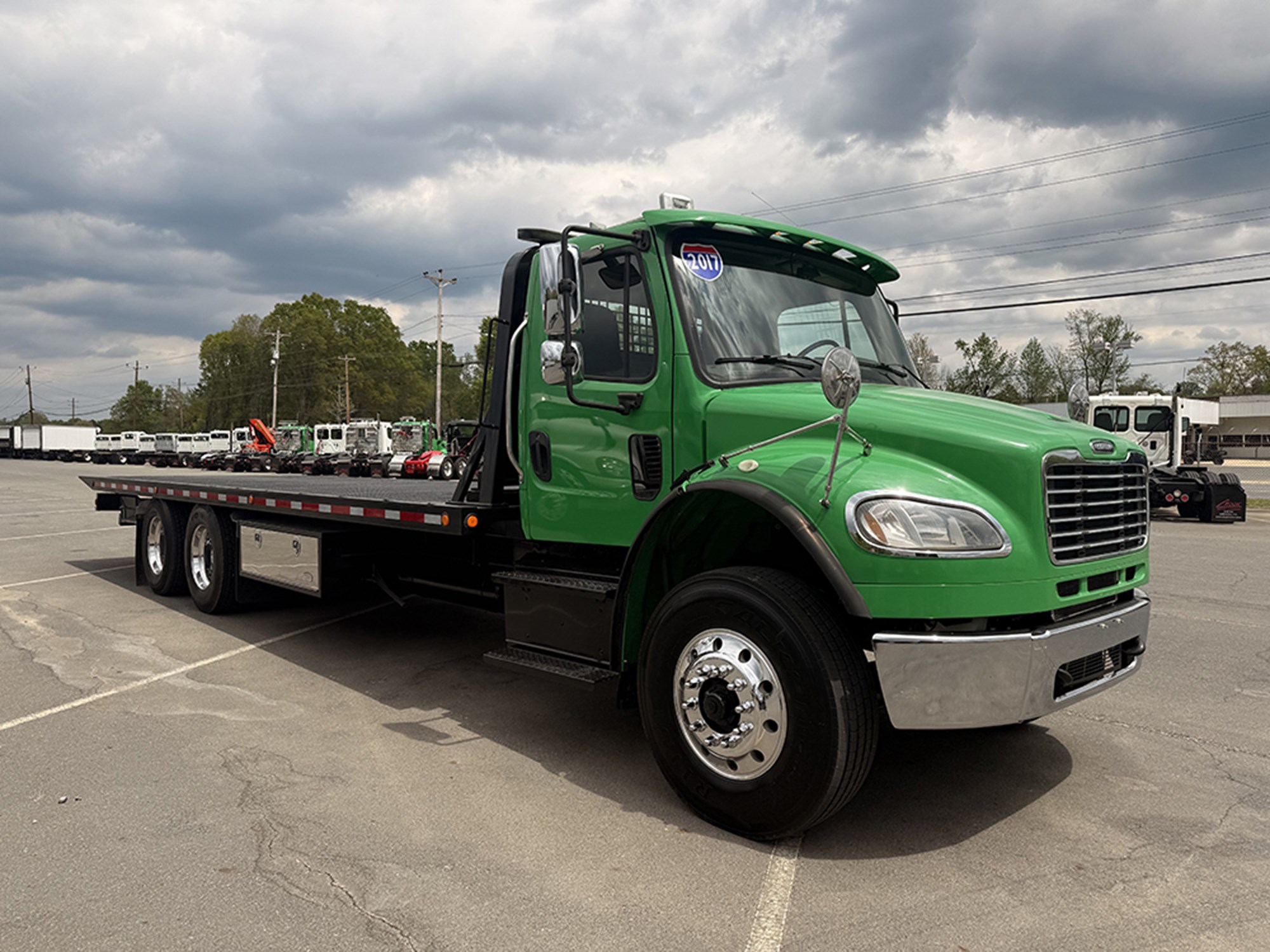 2017 FREIGHTLINER M2 - image 2 of 6
