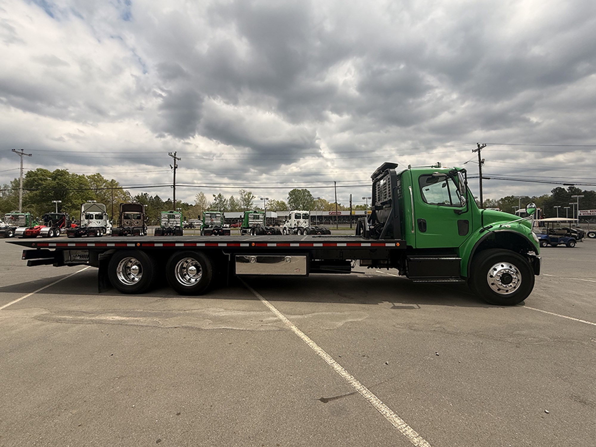 2017 FREIGHTLINER M2 - image 3 of 6