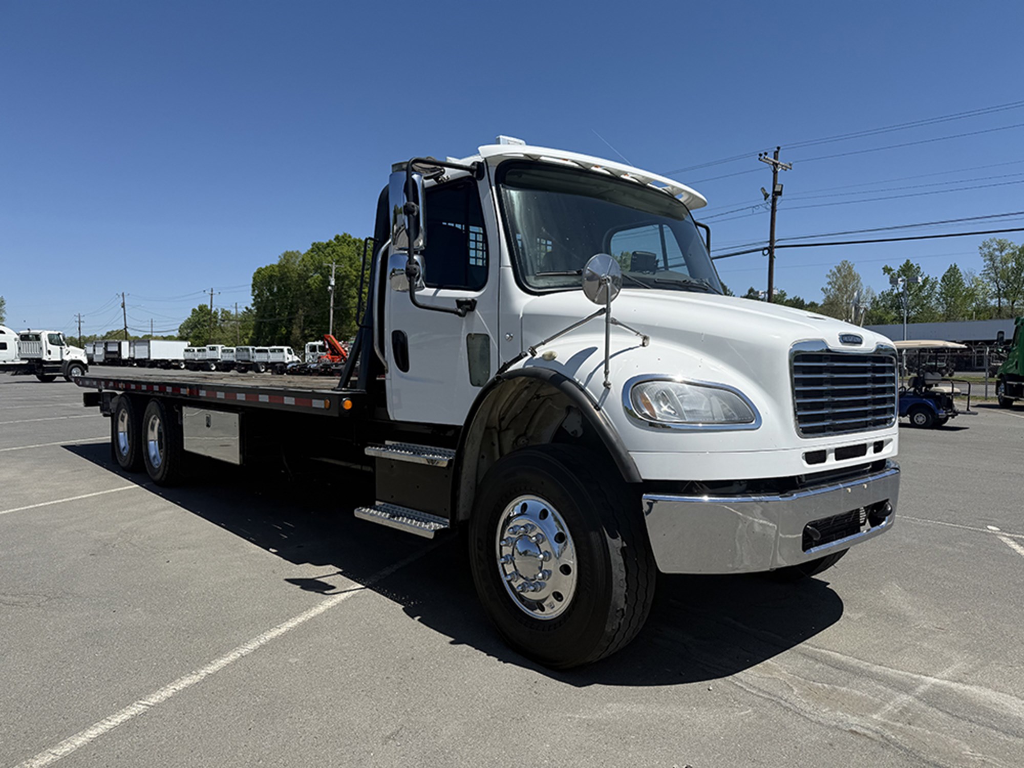 2018 Freightliner M2 - image 2 of 6