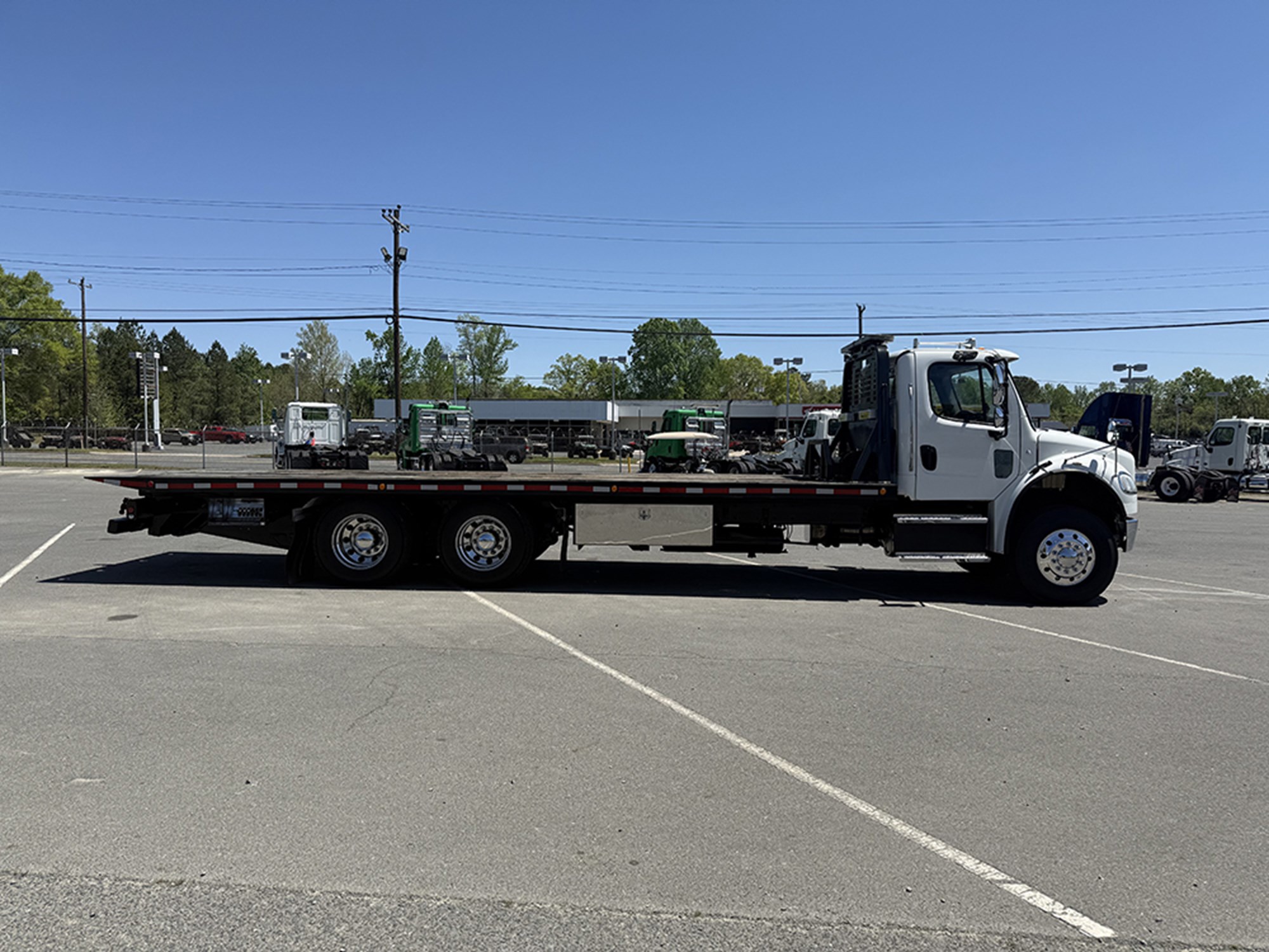 2018 Freightliner M2 - image 3 of 6