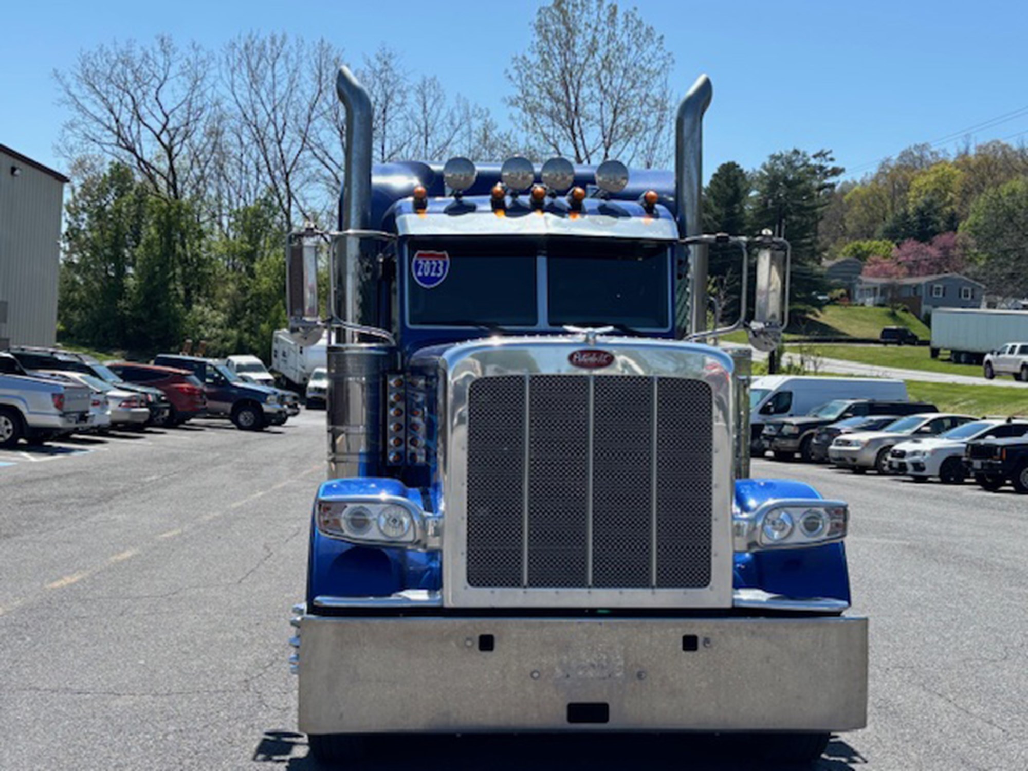 2023 Peterbilt 389 - image 2 of 6