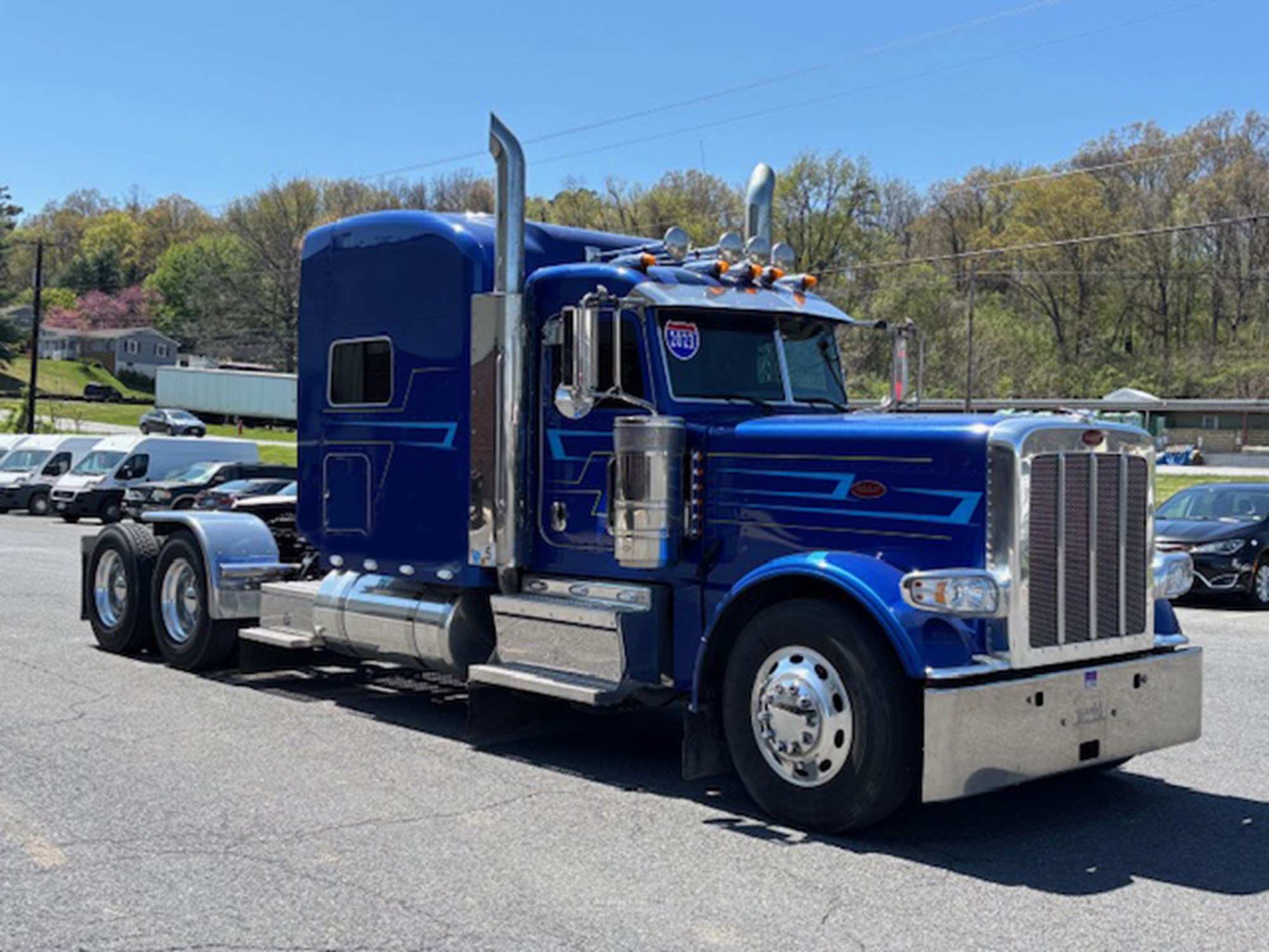 2023 Peterbilt 389 - image 3 of 6