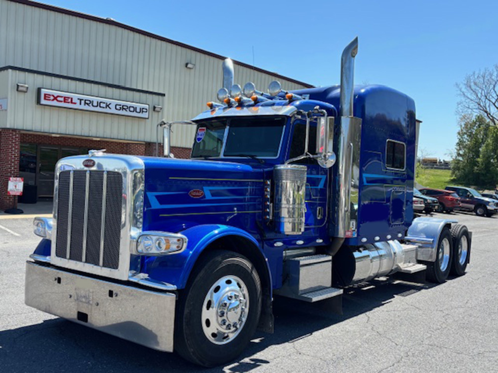 2023 Peterbilt 389 - image 1 of 6