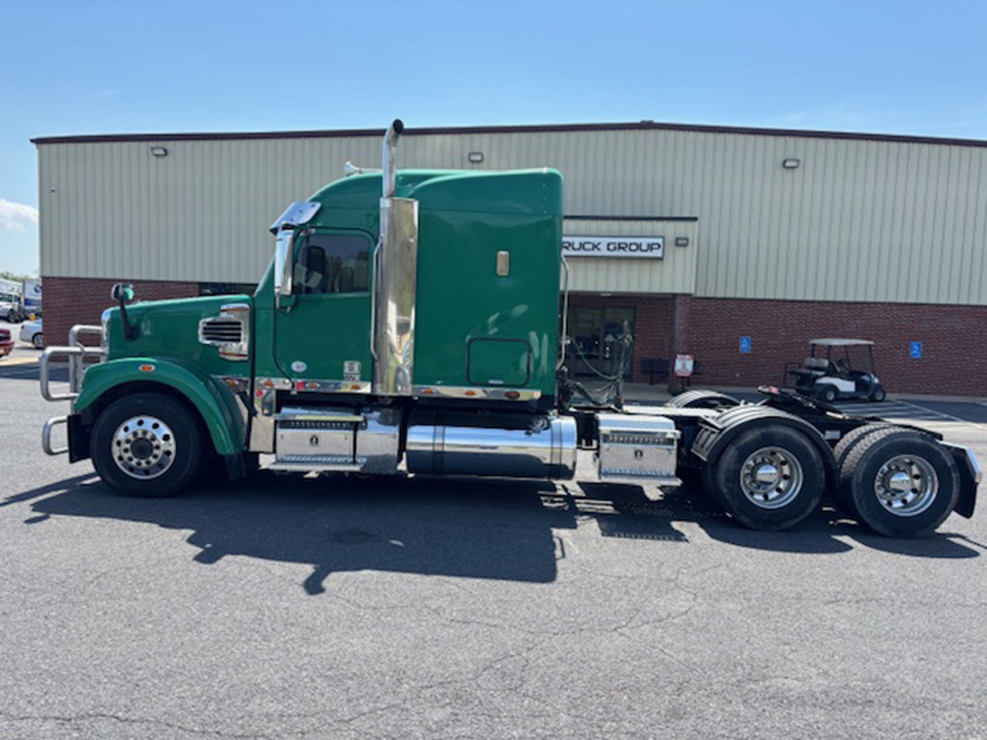 2022 FREIGHTLINER 122SD - image 2 of 6