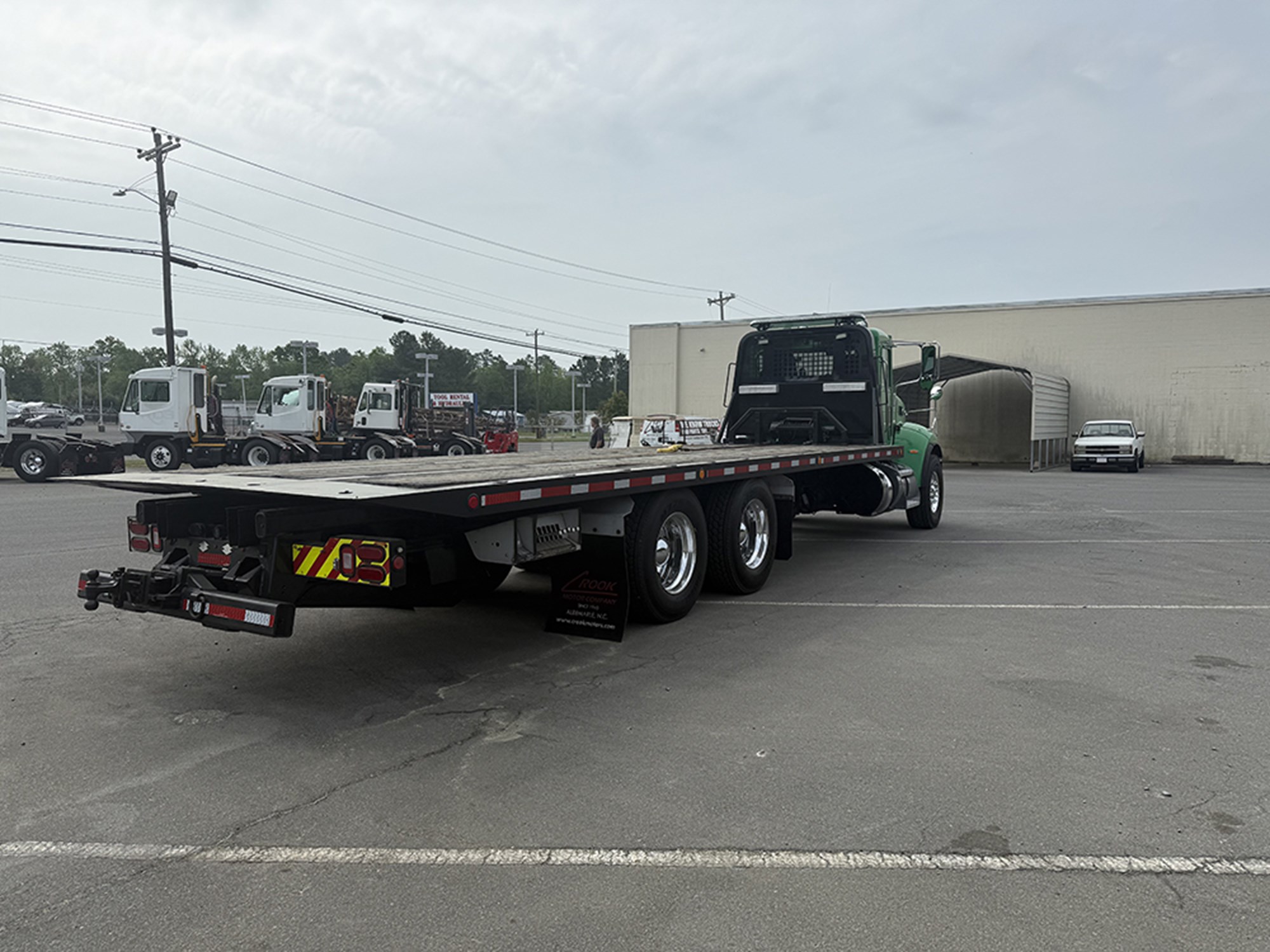 2017 Peterbilt 348 - image 5 of 6