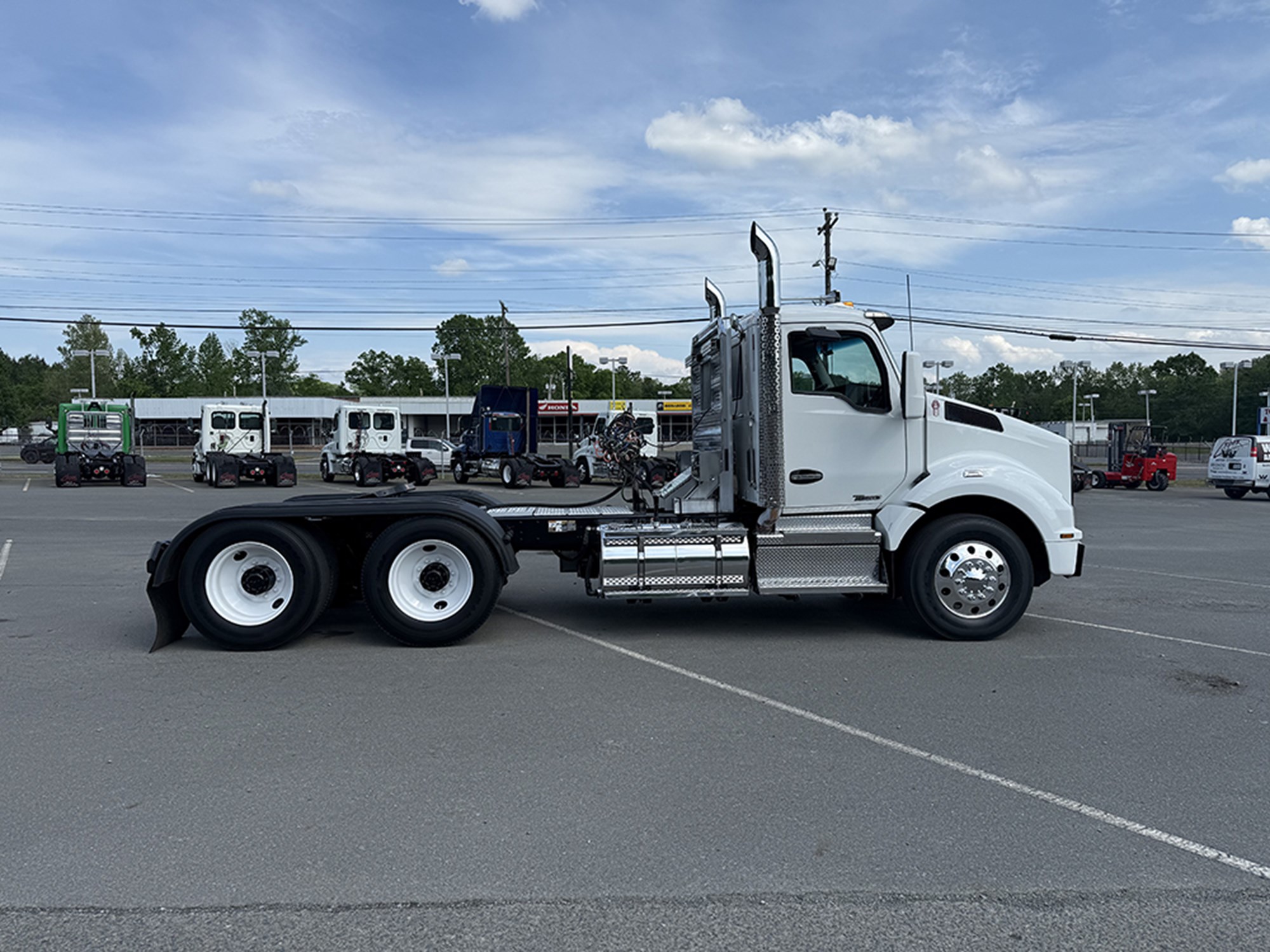 2020 Kenworth T880 - image 3 of 6