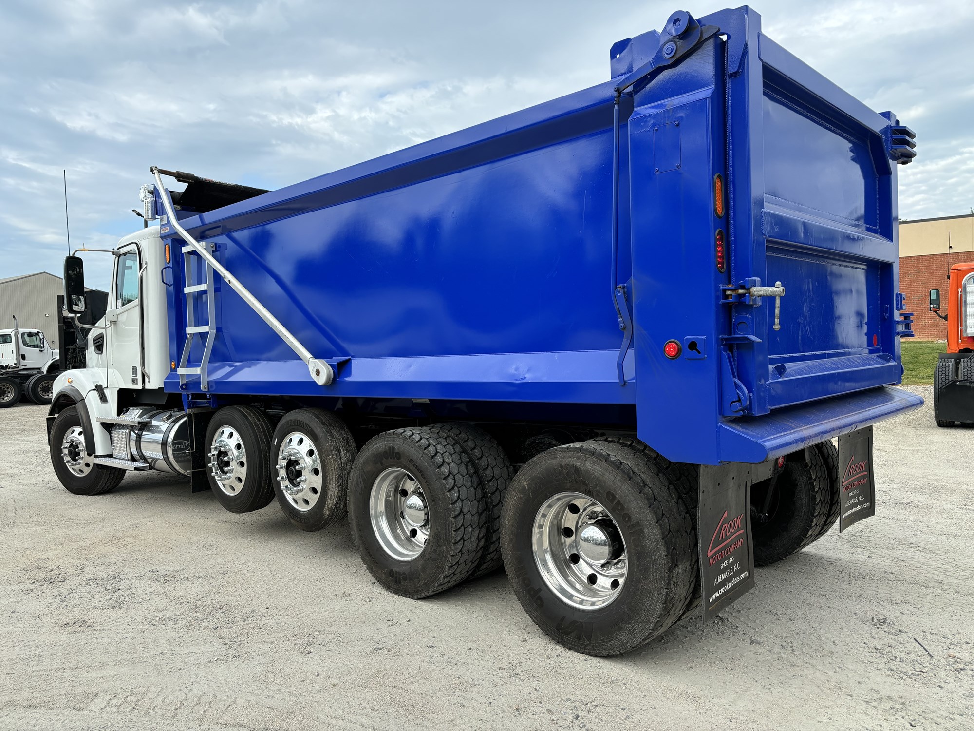 2023 Freightliner 122SD - image 4 of 4