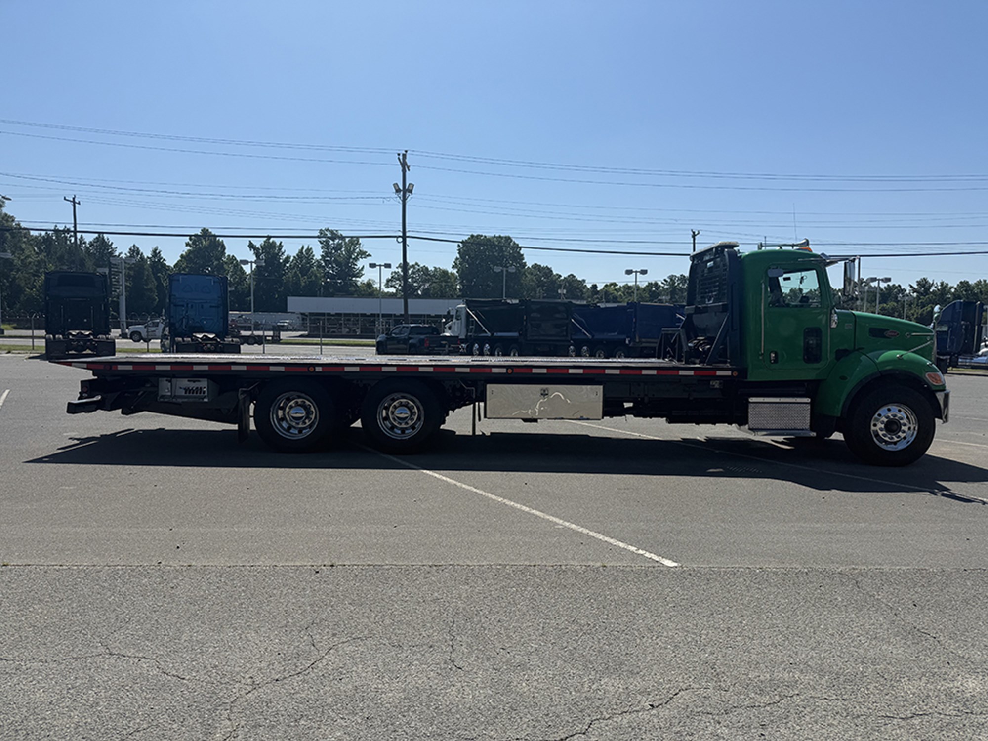 2018 Peterbilt 348 - image 3 of 6