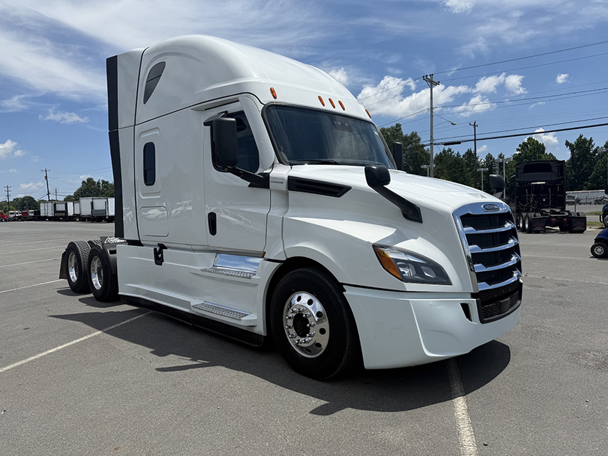 2021 Freightliner Cascadia 126 - image 2 of 6