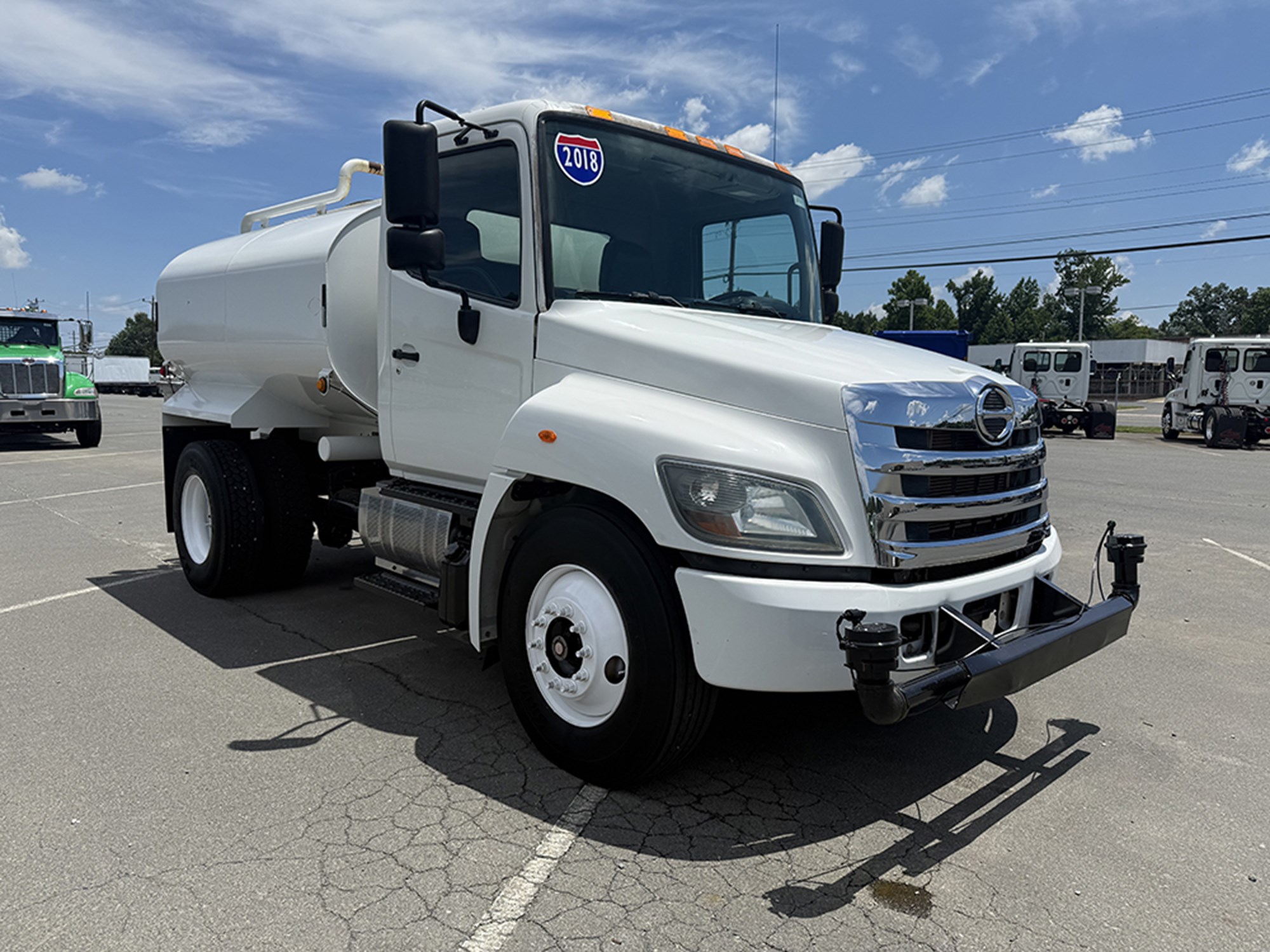 2018 Hino 338 - image 3 of 6