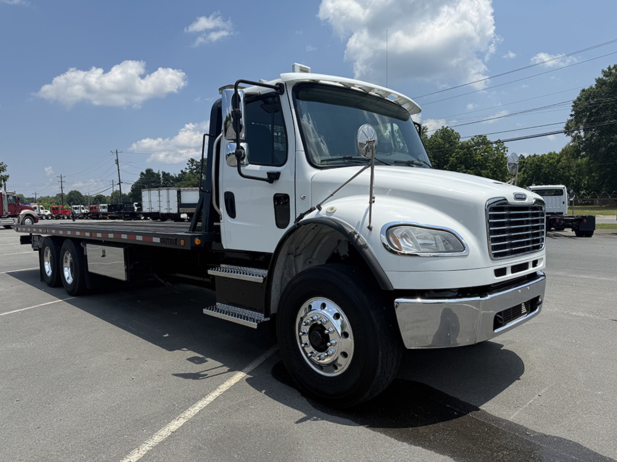 2018 Freightliner M2 - image 2 of 6
