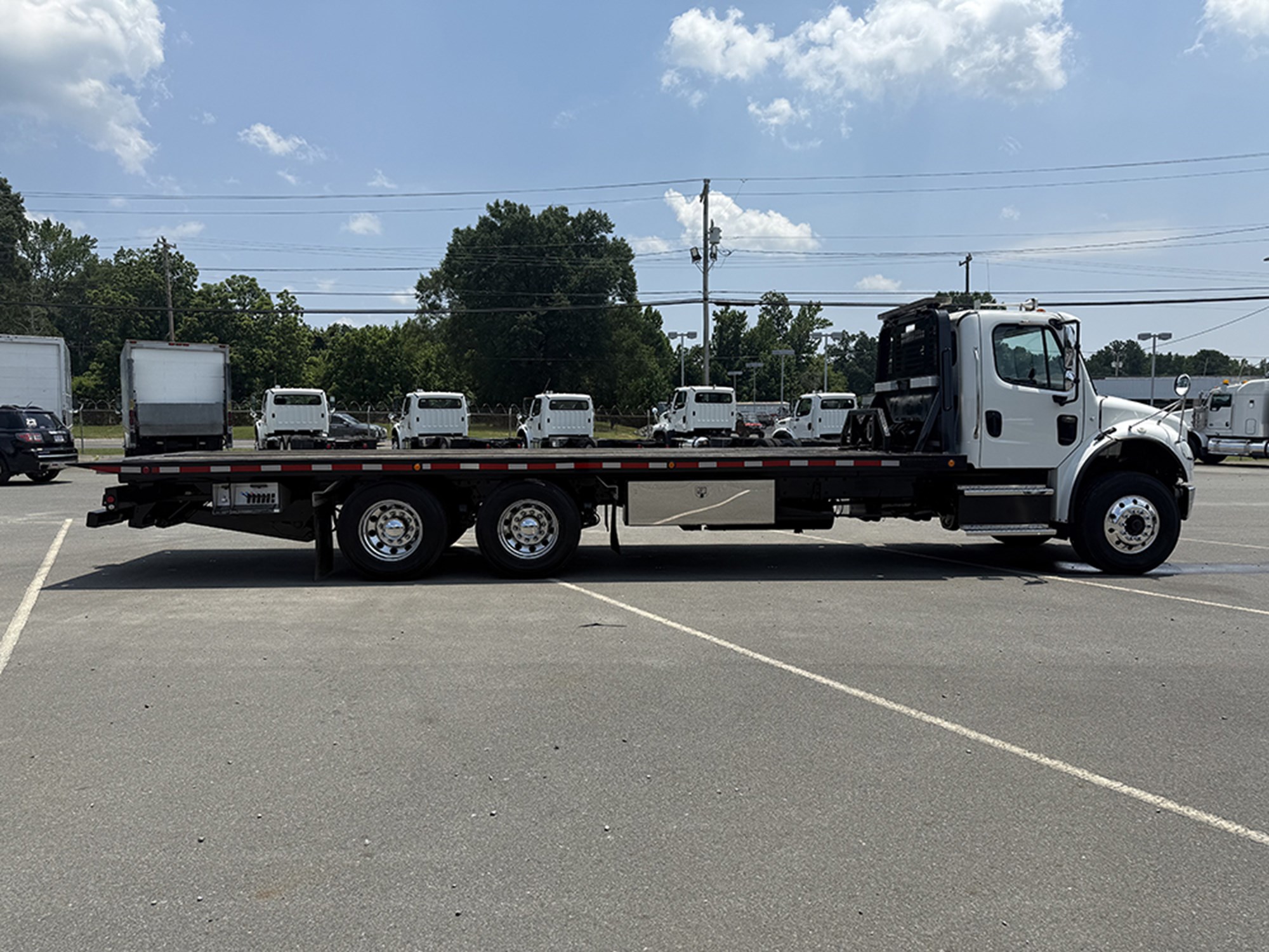 2018 Freightliner M2 - image 3 of 6