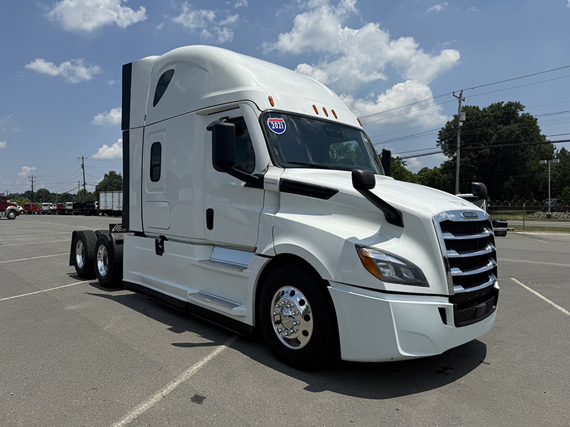 2021 Freightliner Cascadia 126 - image 2 of 6