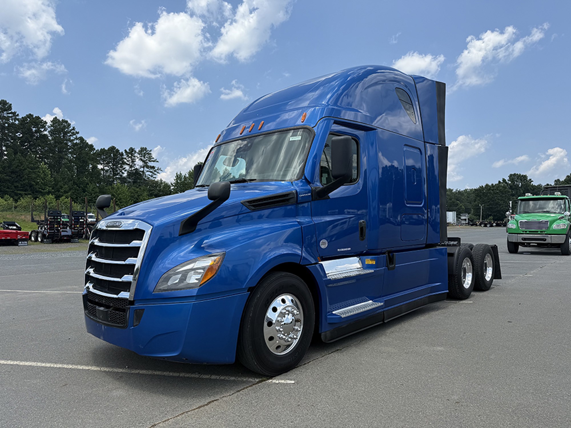 2021 Freightliner Cascadia 126 - image 1 of 6