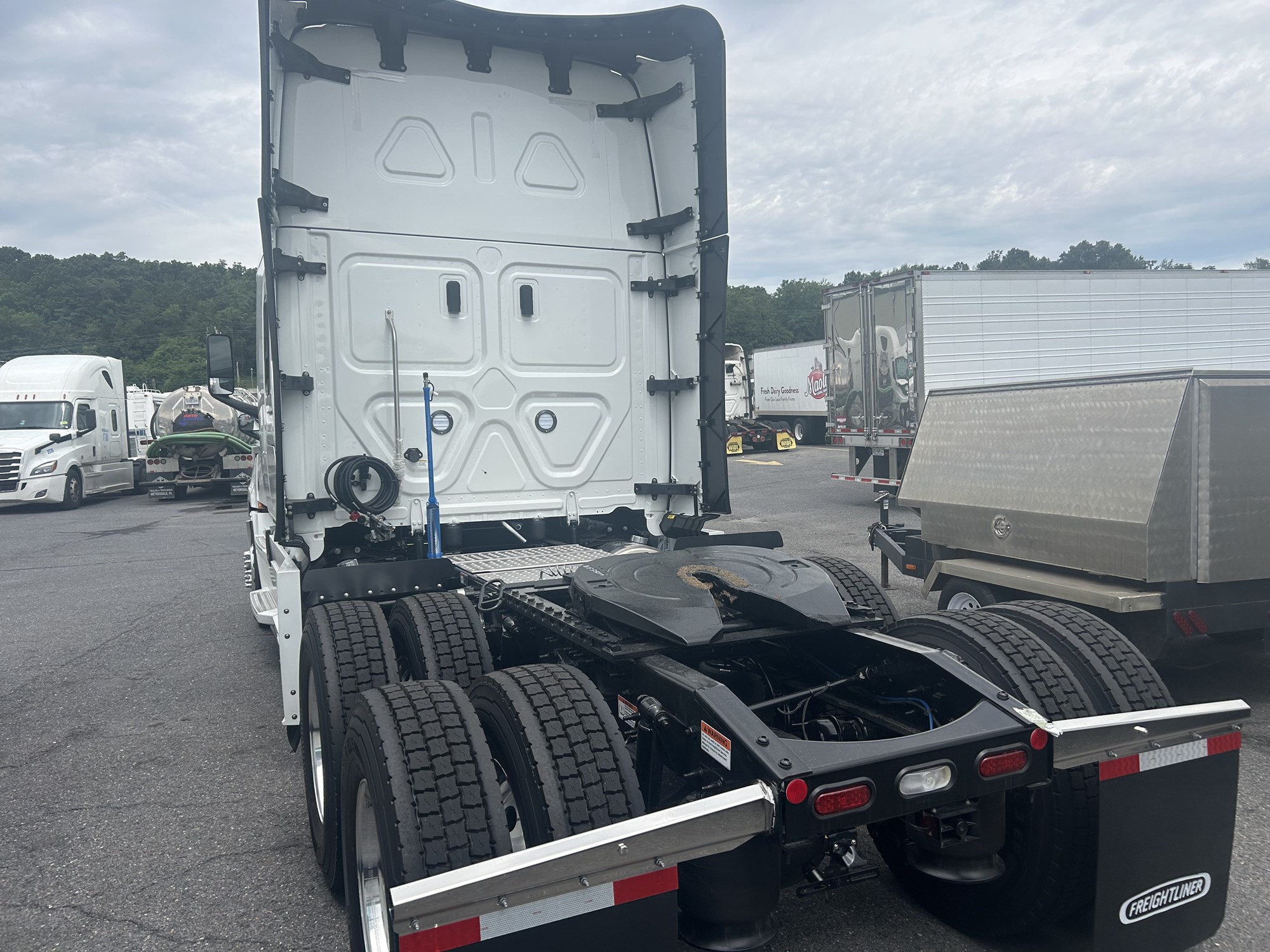 2026 Freightliner PT126SLP - image 3 of 6