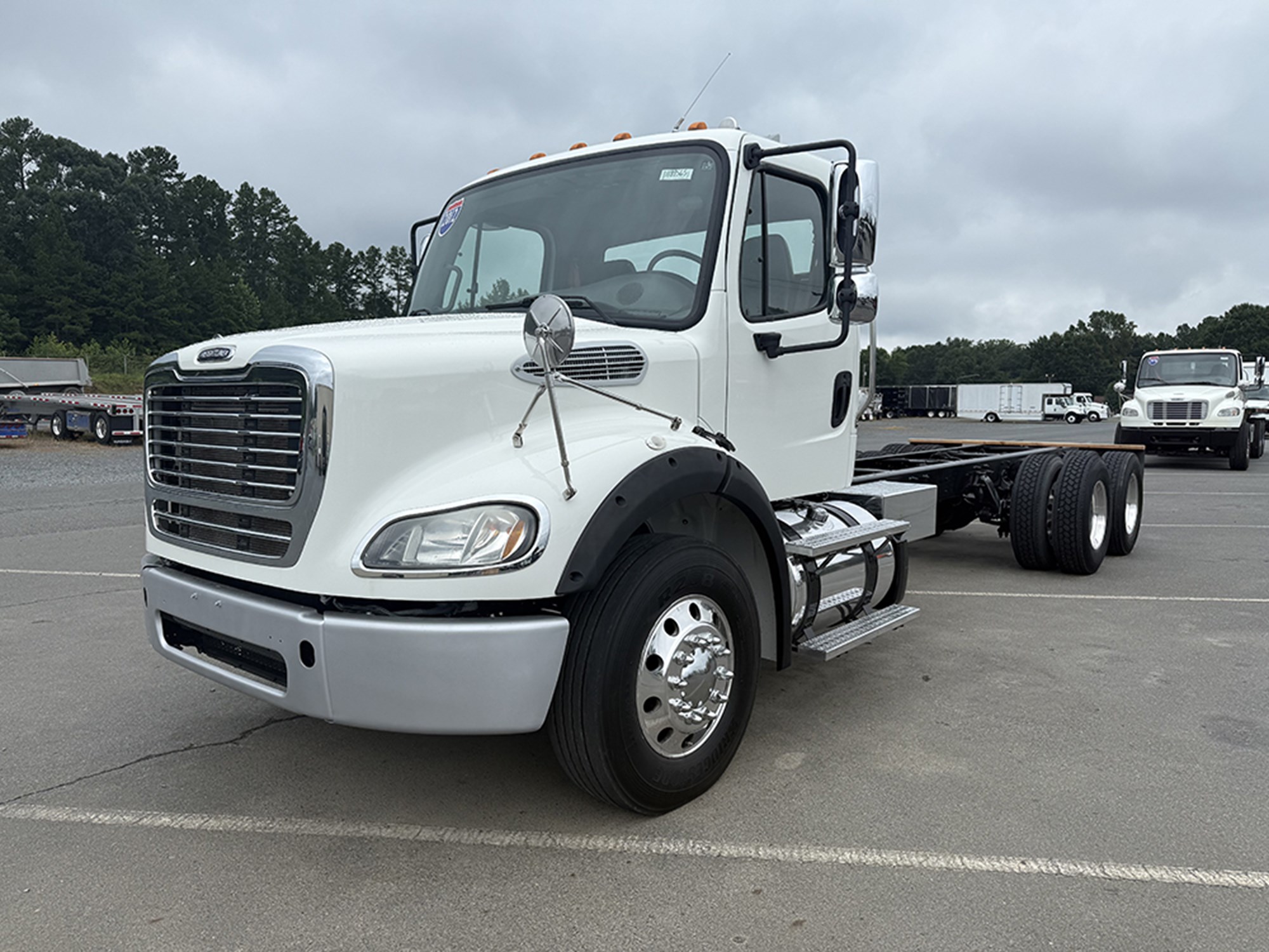 2012 Freightliner M2112 - image 1 of 6