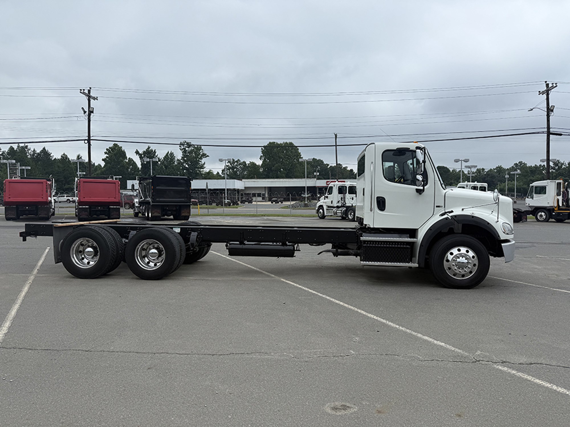 2012 Freightliner M2112 - image 3 of 6