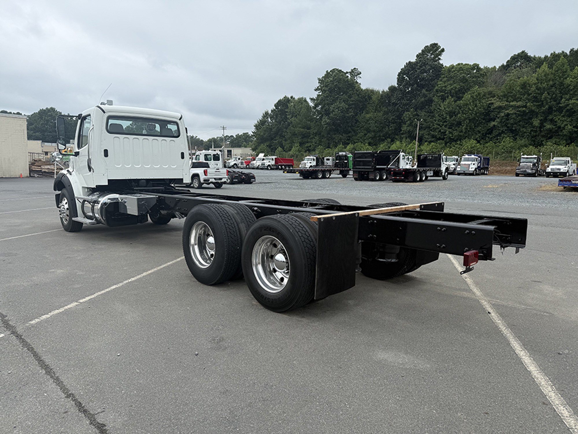 2012 Freightliner M2112 - image 6 of 6