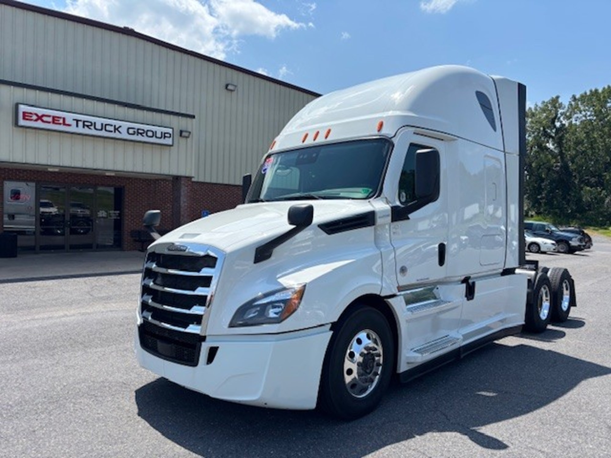 2021 Freightliner Cascadia 126 - image 1 of 6