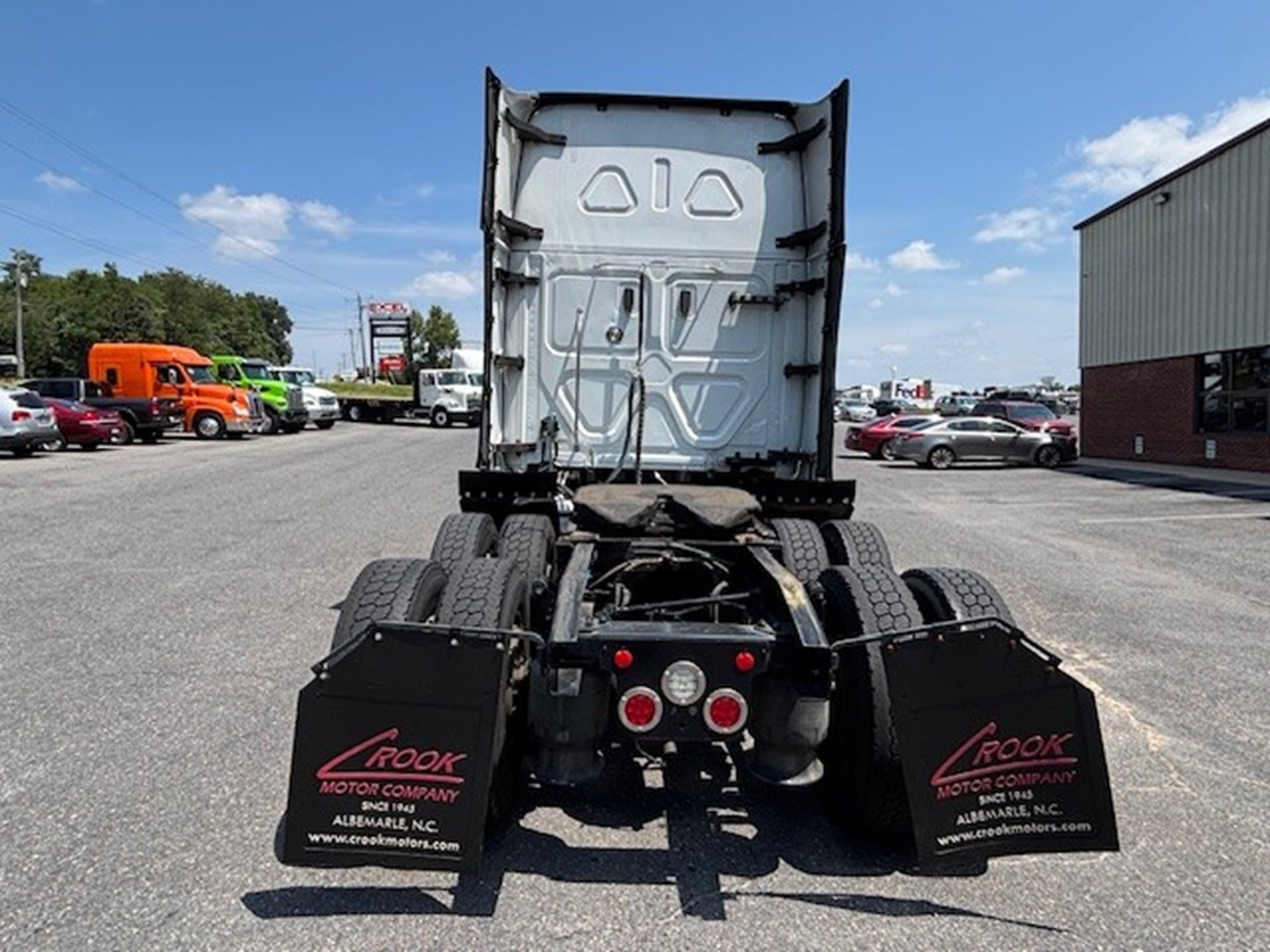 2021 Freightliner Cascadia 126 - image 4 of 6