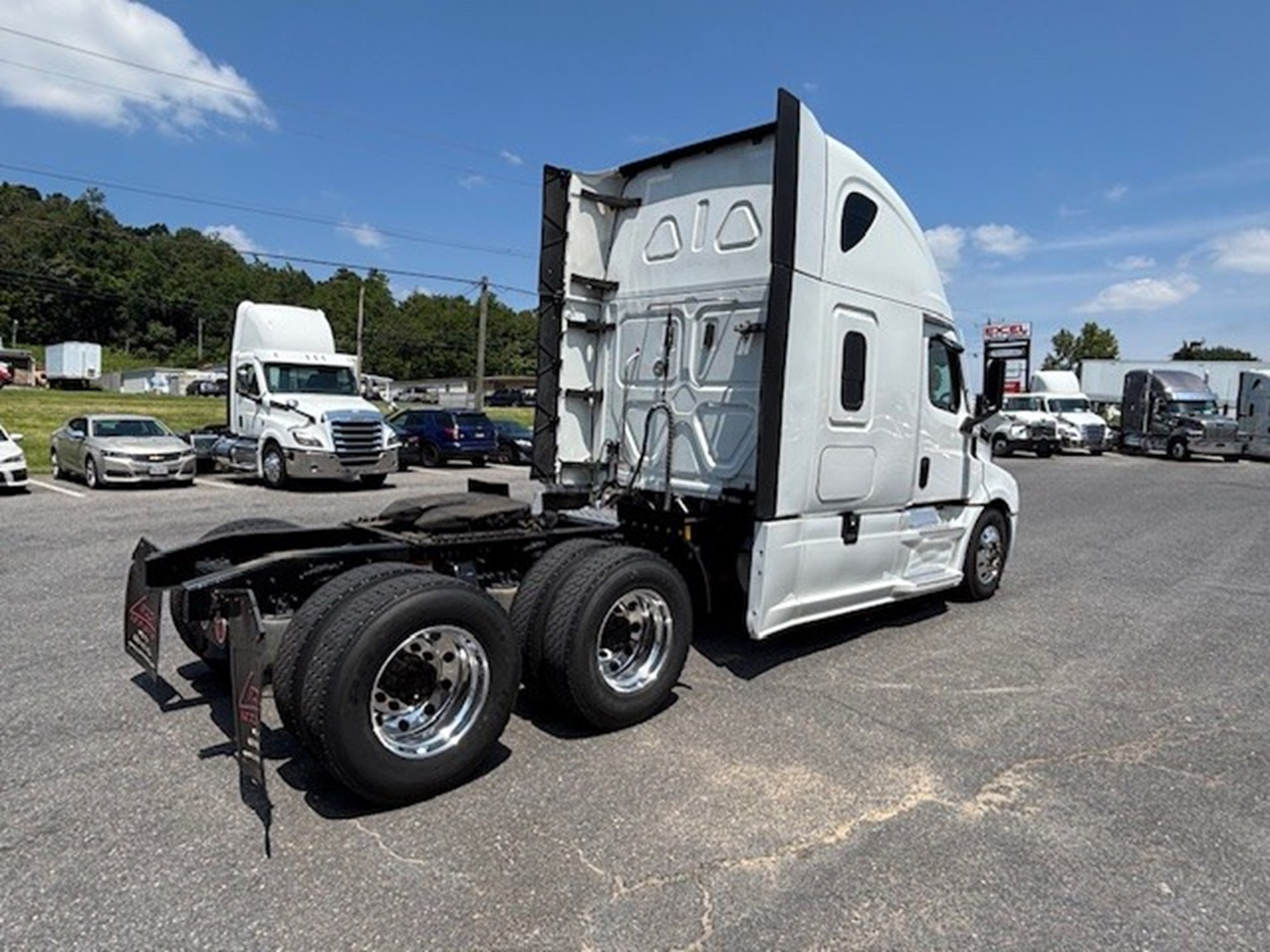 2021 Freightliner Cascadia 126 - image 5 of 6