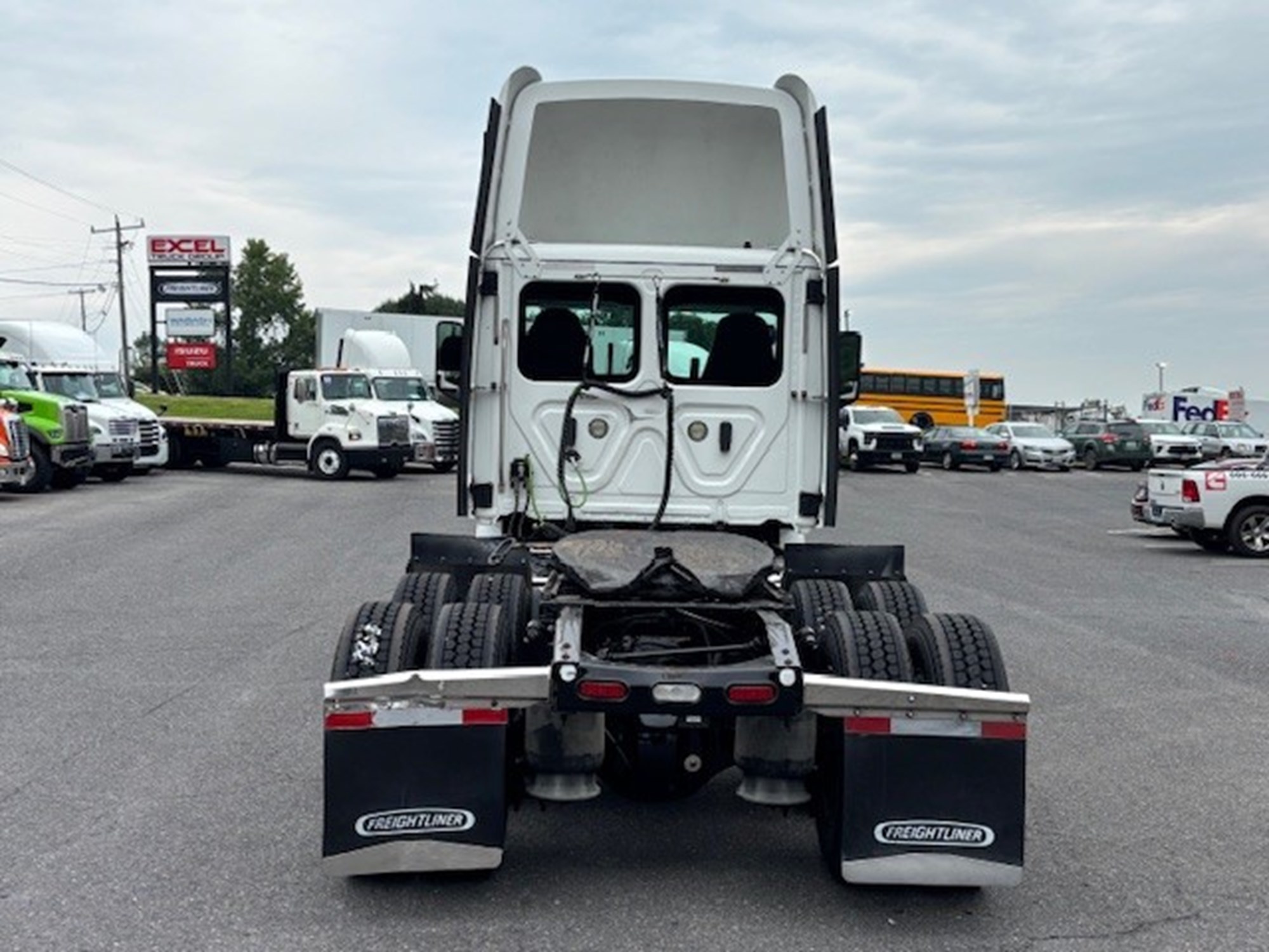 2021 Freightliner Cascadia 126 - image 4 of 6