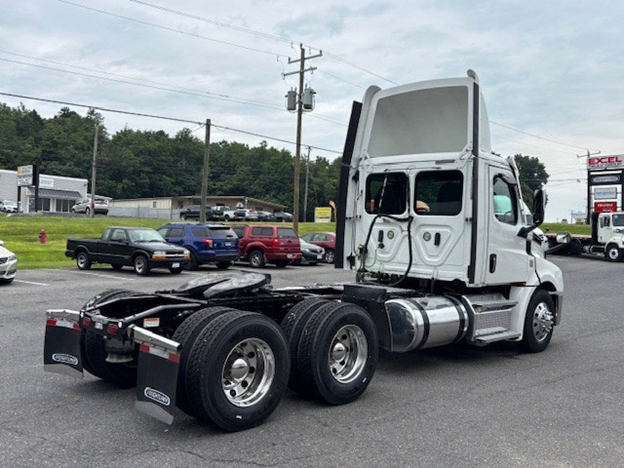 2021 Freightliner Cascadia 126 - image 5 of 6
