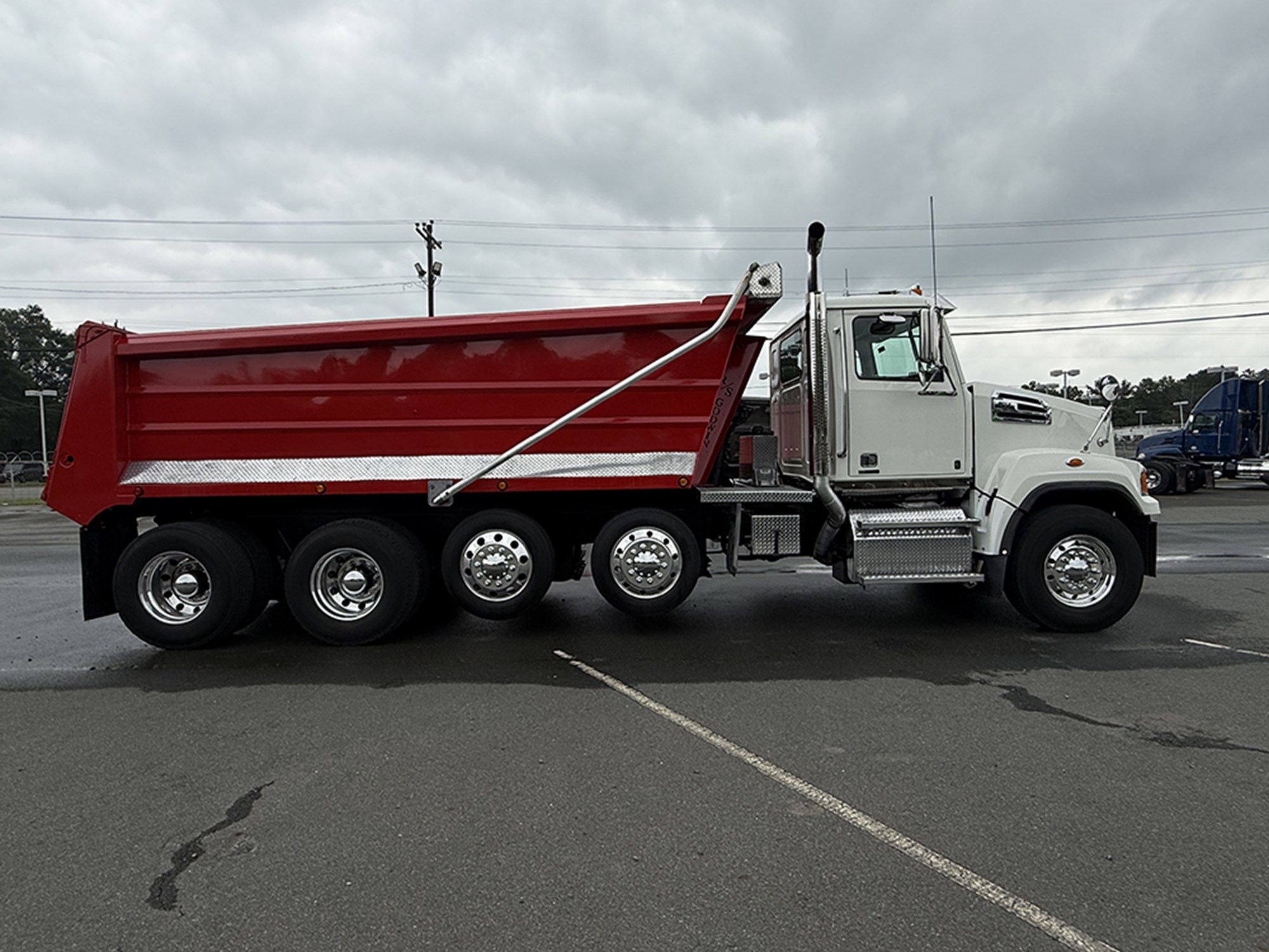 2019 Western Star 4700SF - image 3 of 6