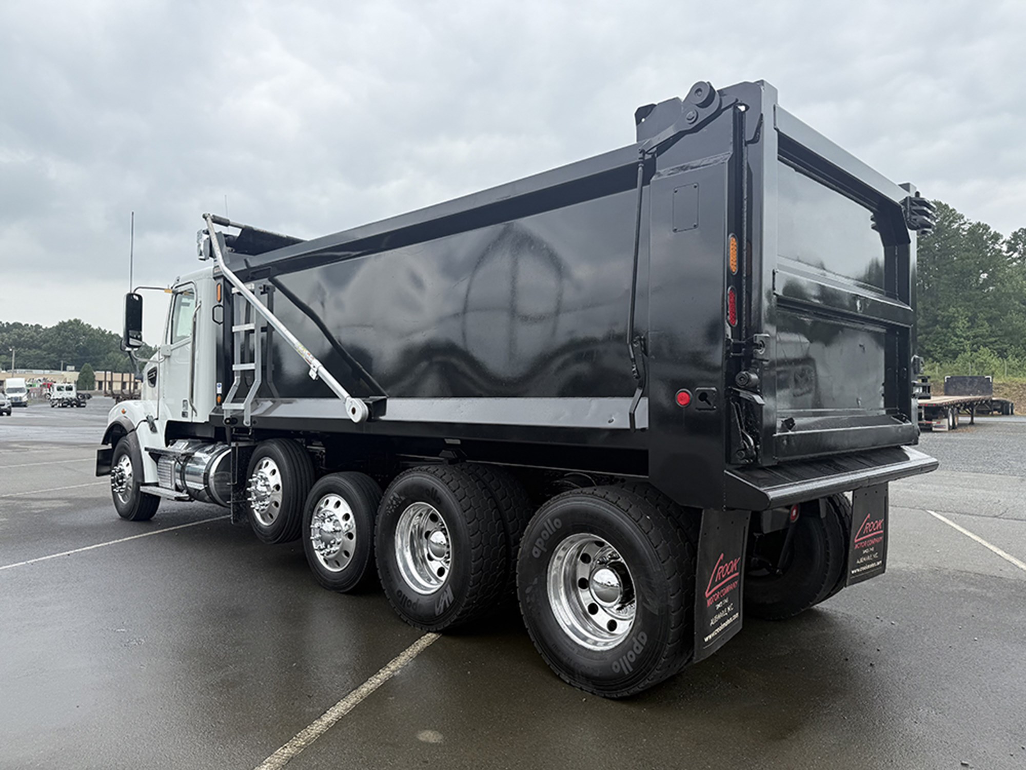 2023 Freightliner 122SD - image 6 of 6