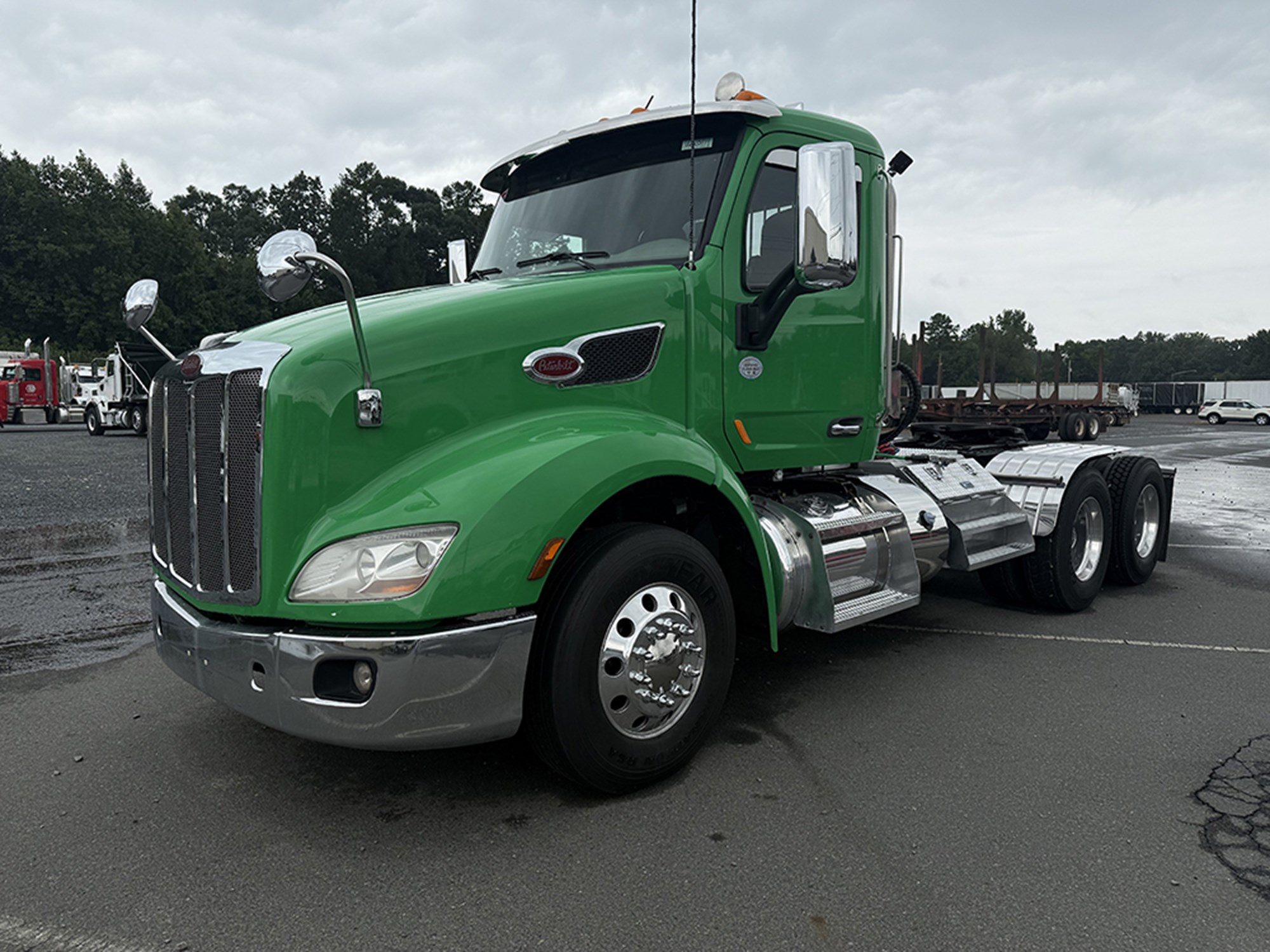 2019 Peterbilt 579 - image 1 of 6