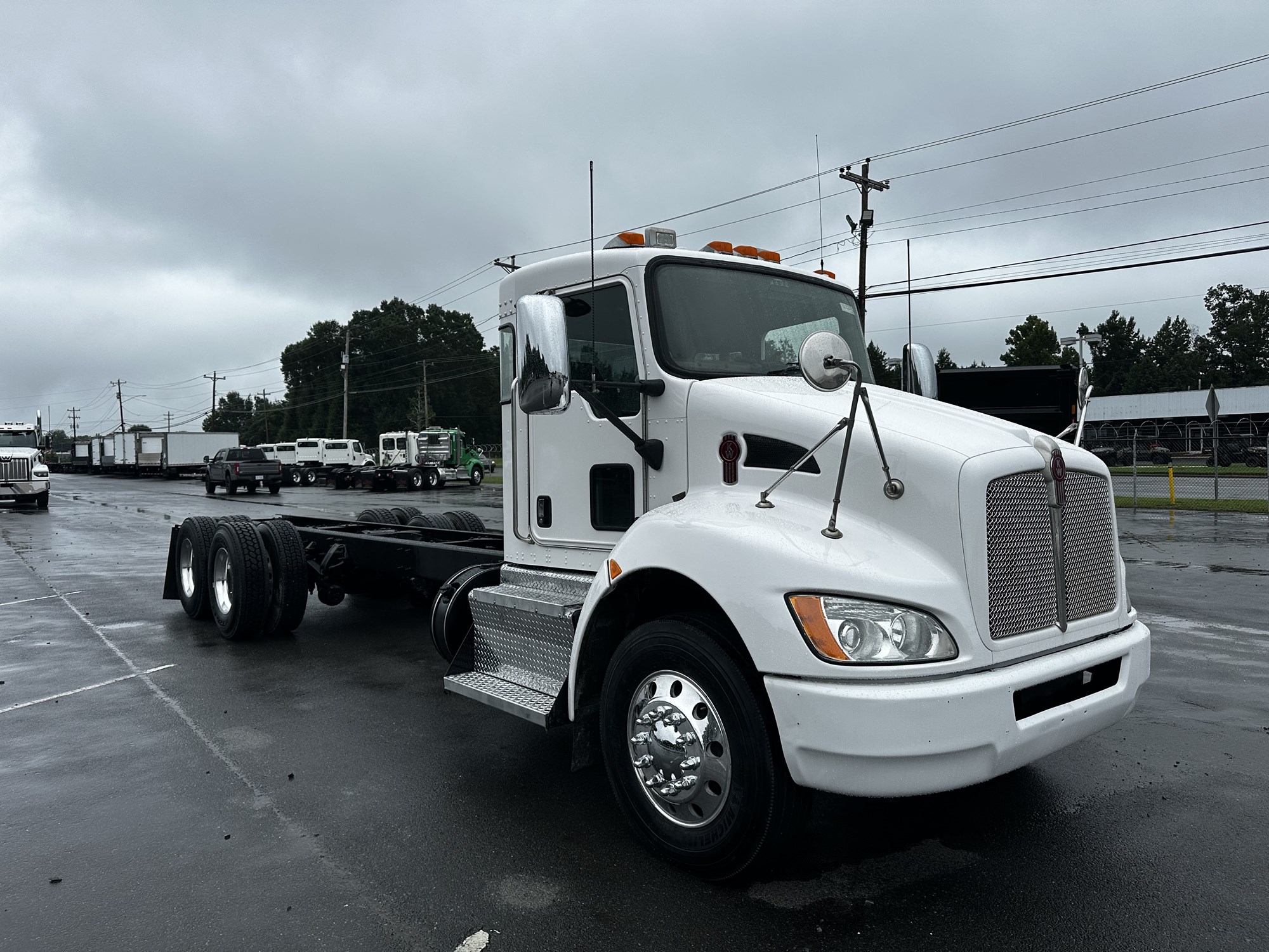 2012 Kenworth T370 - image 2 of 6