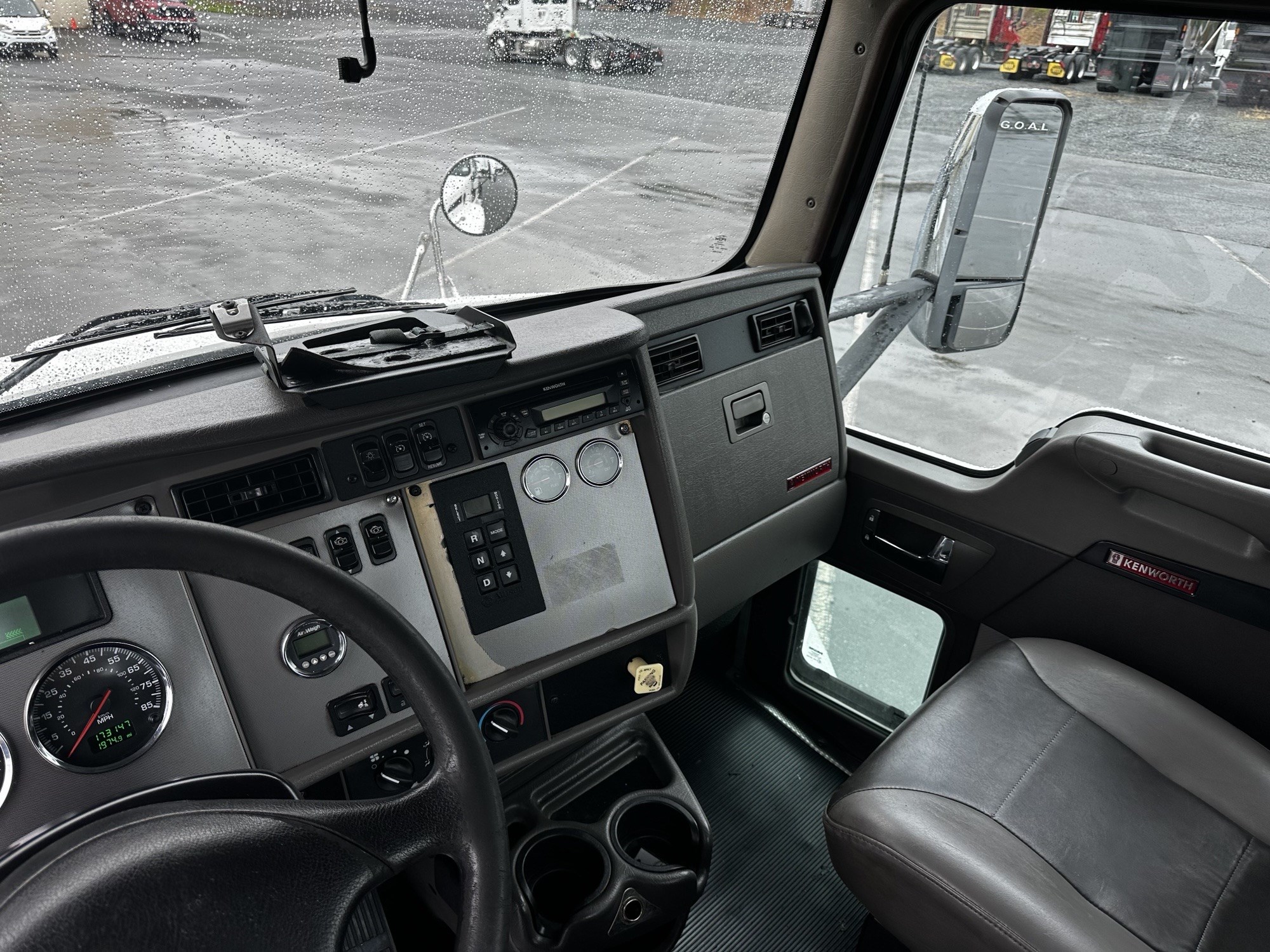 2012 Kenworth T370 - image 5 of 6
