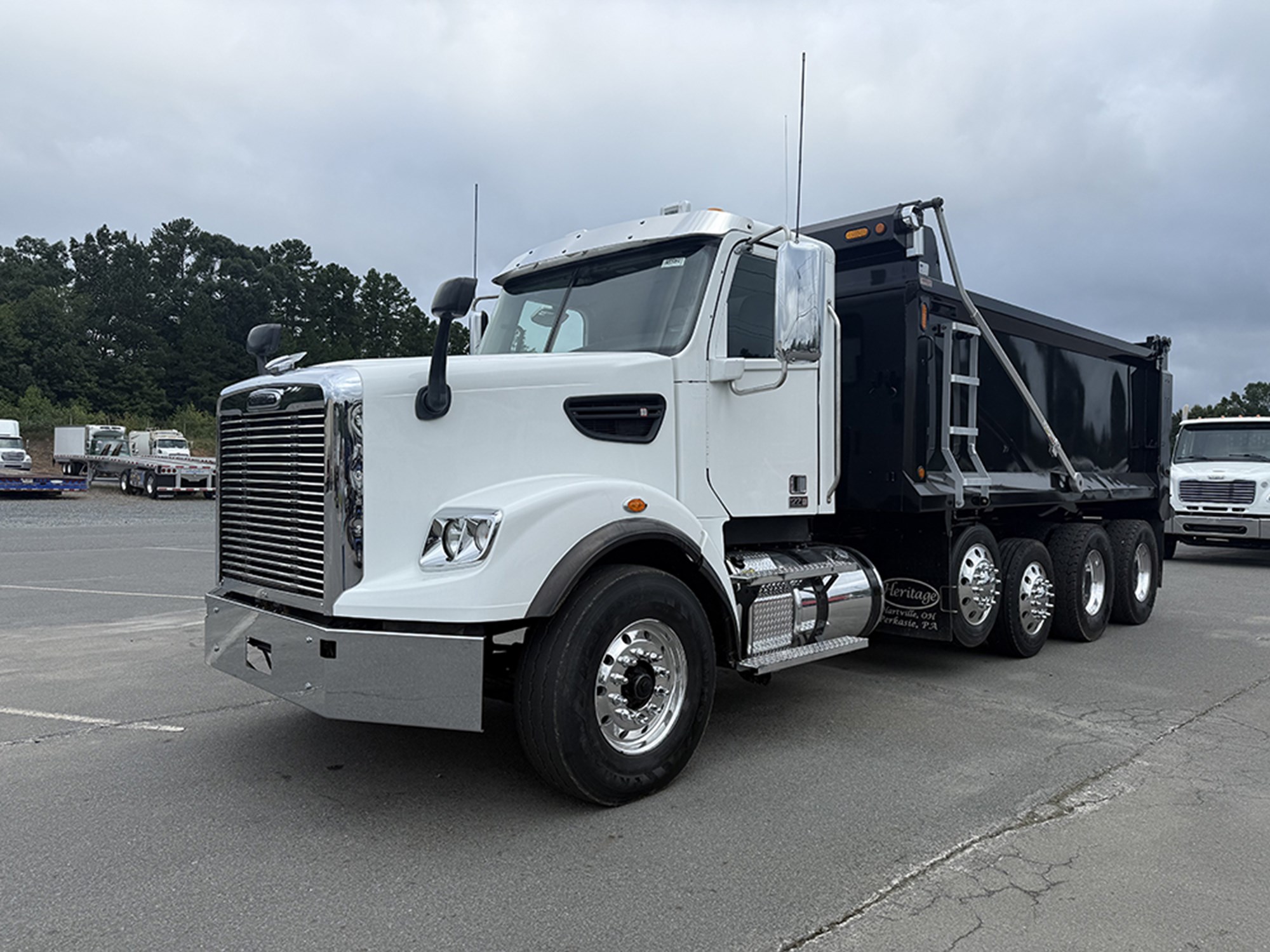 2023 Freightliner 122SD - image 1 of 6