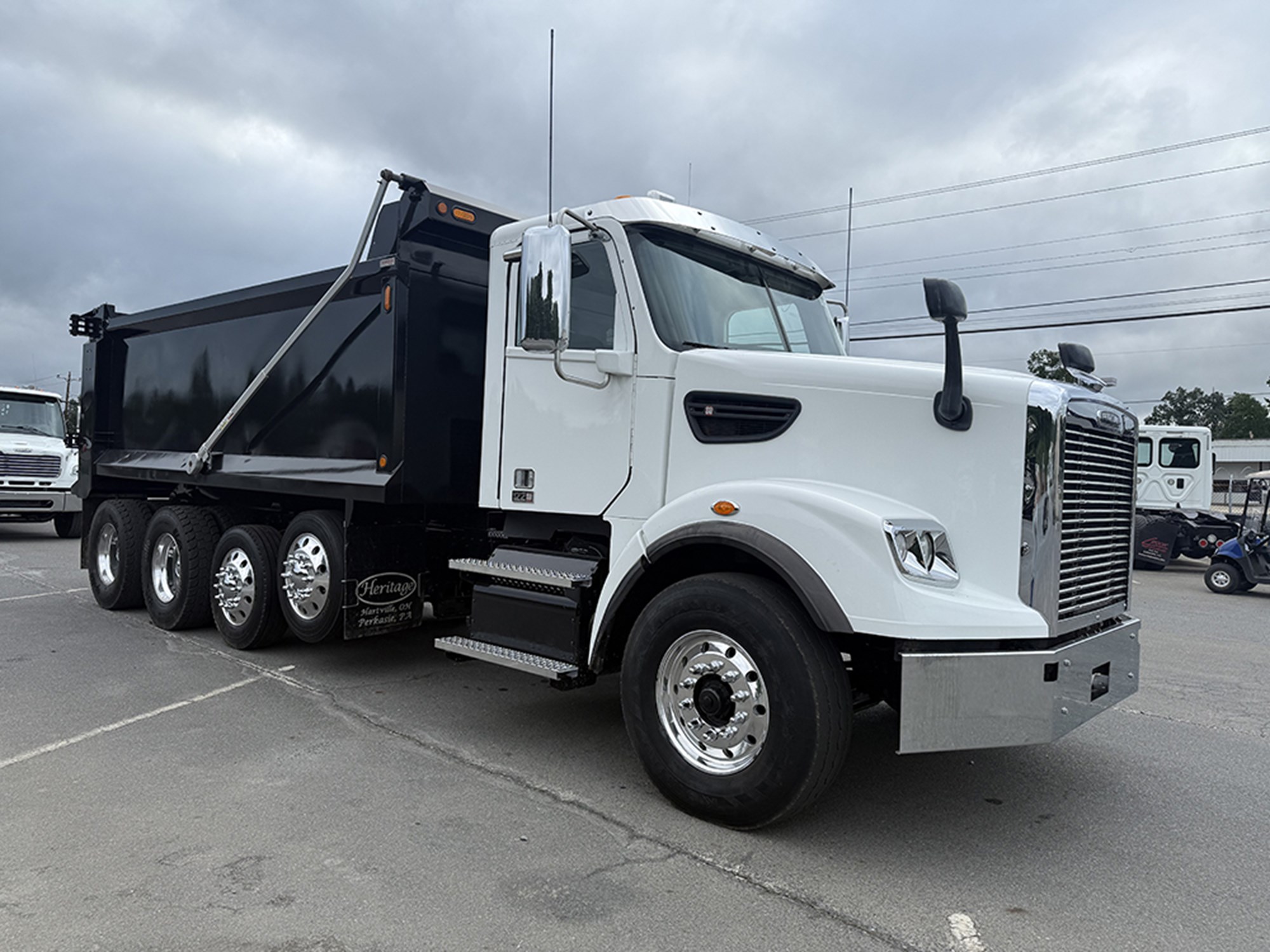 2023 Freightliner 122SD - image 2 of 6