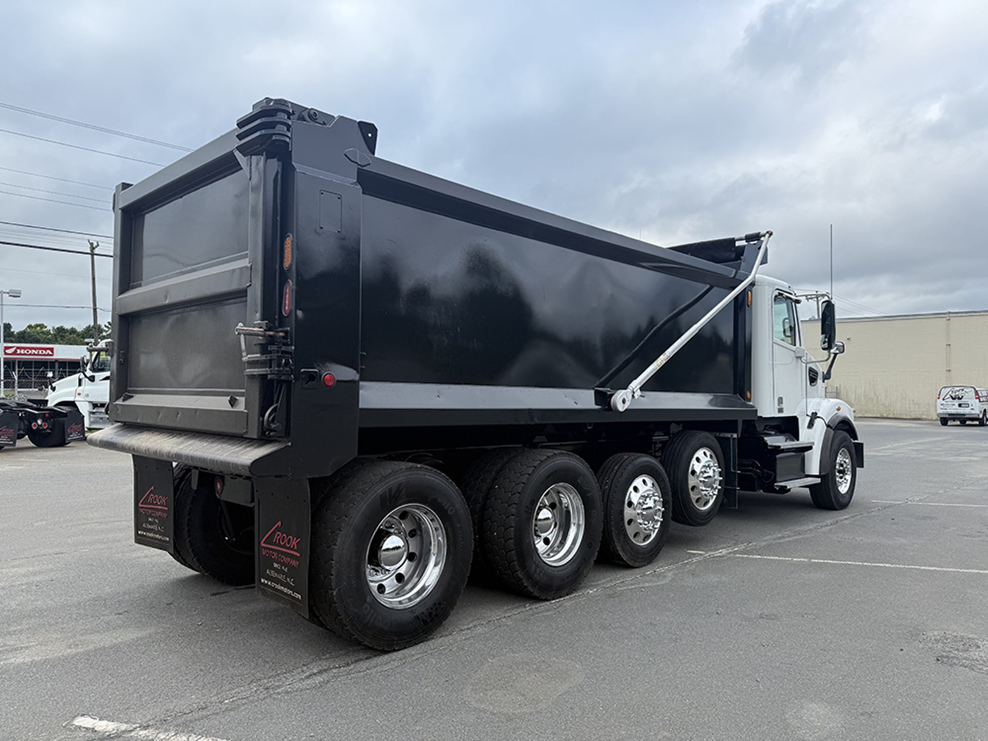 2023 Freightliner 122SD - image 4 of 6