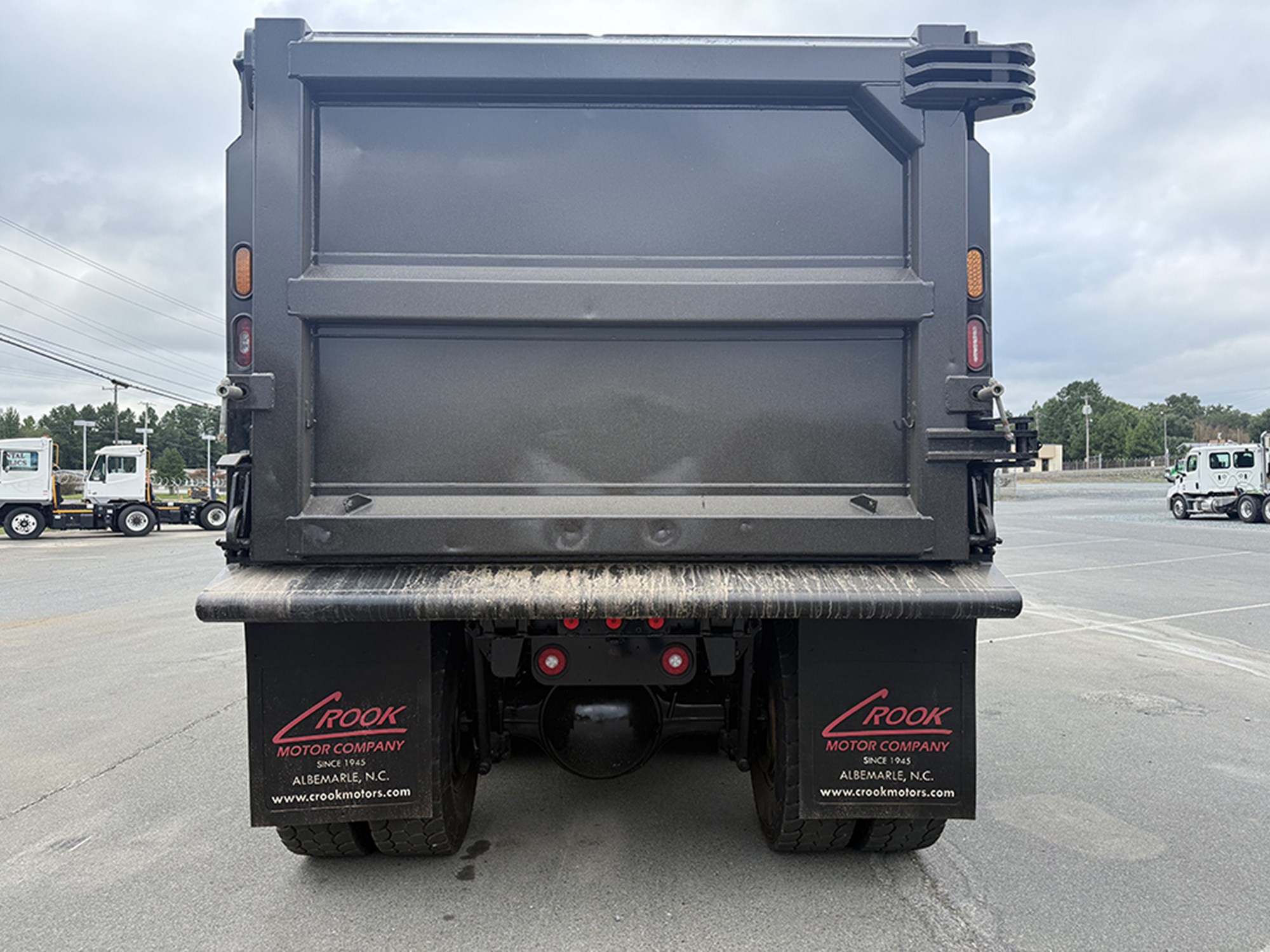 2023 Freightliner 122SD - image 5 of 6