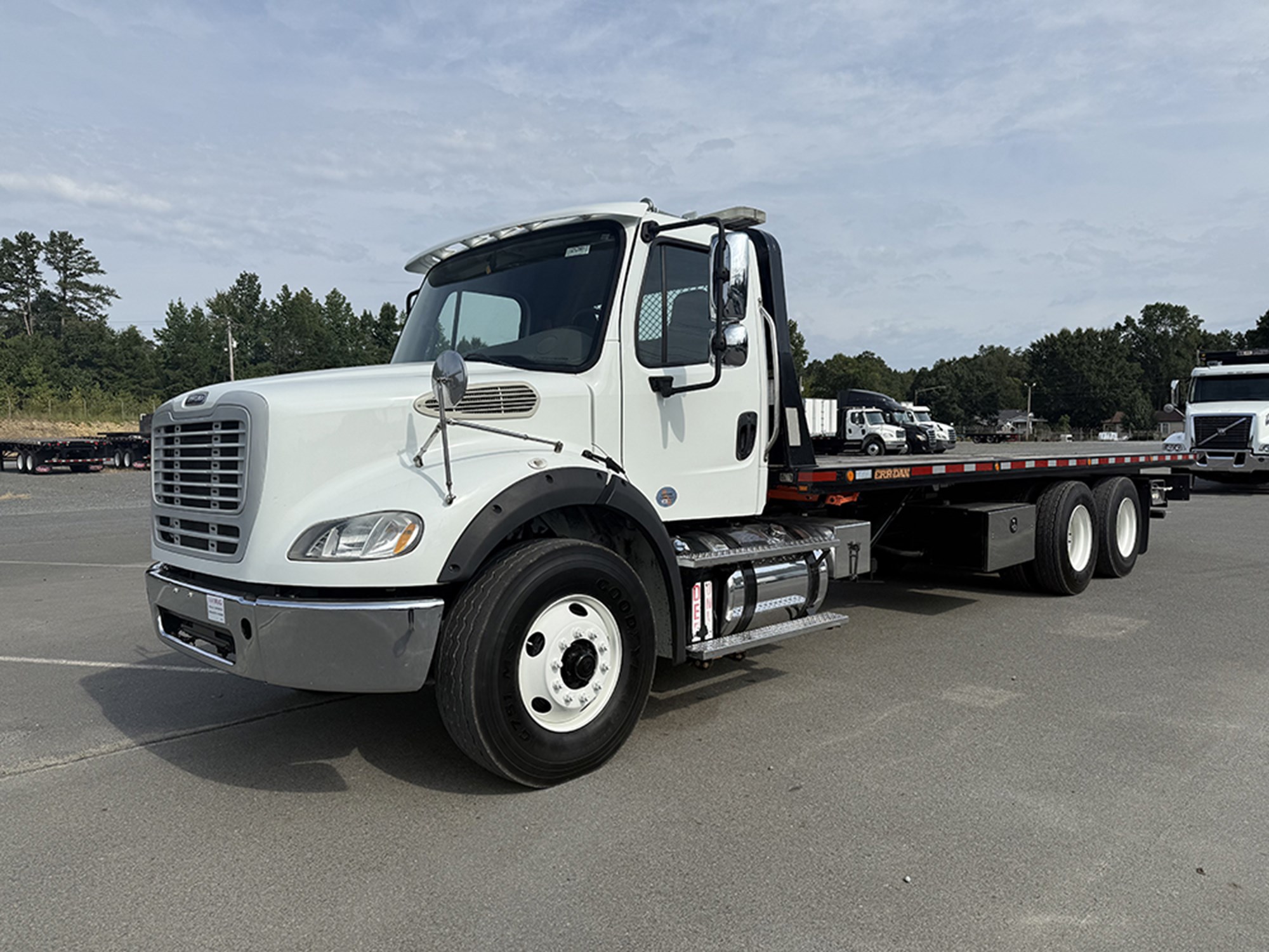 2016 Freightliner M2 112 - image 1 of 6