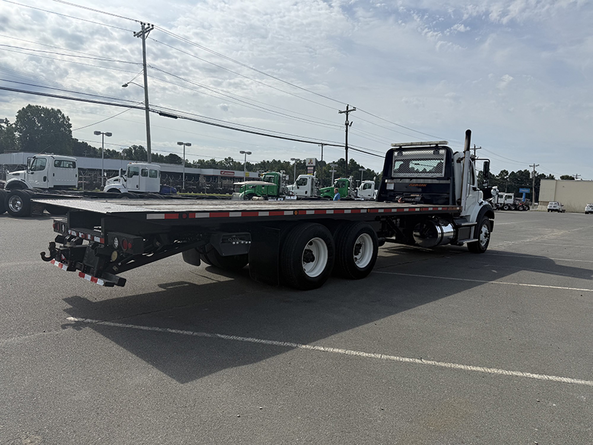 2016 Freightliner M2 112 - image 4 of 6