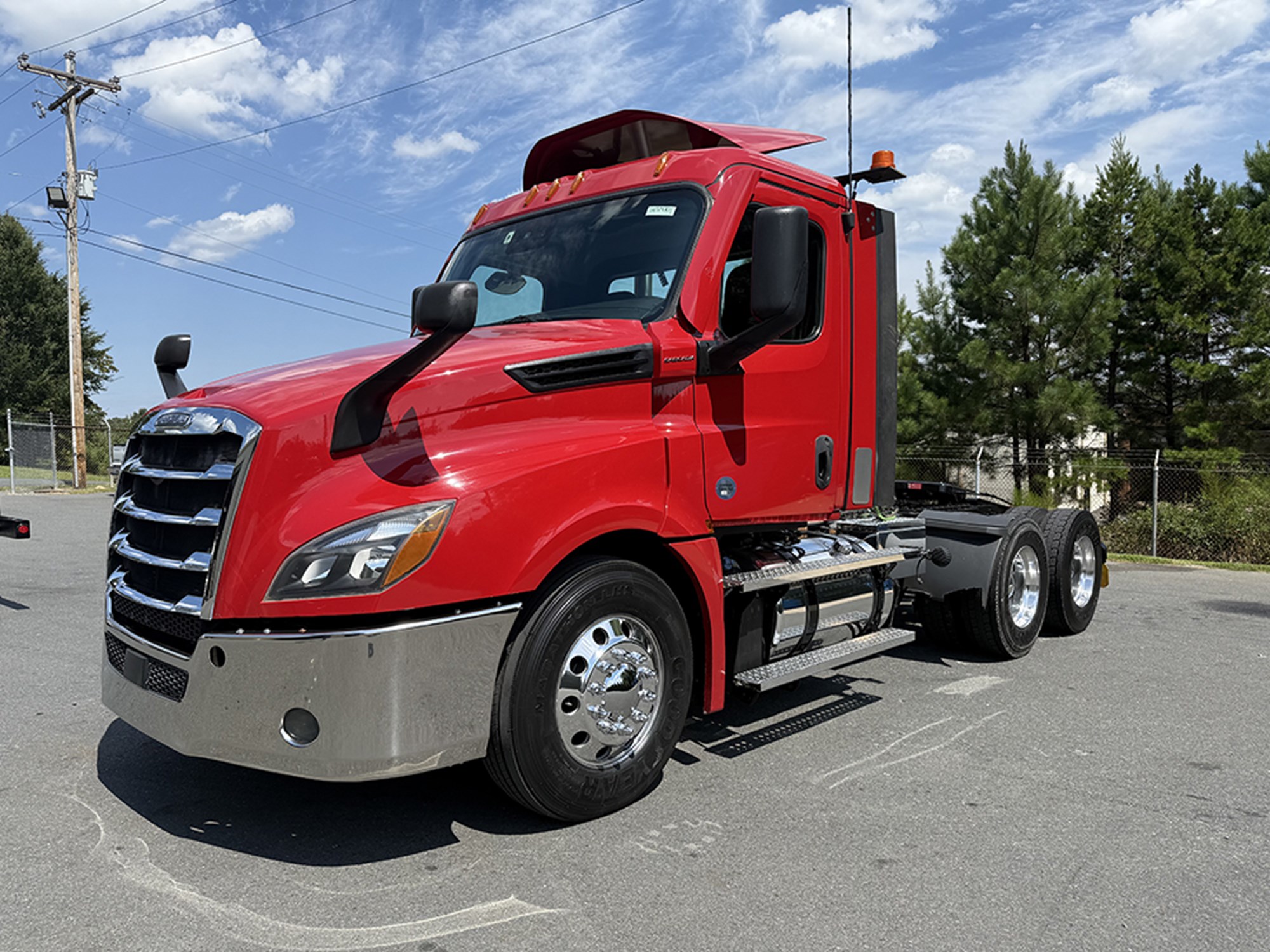 2021 Freightliner Cascadia 126 - image 1 of 6