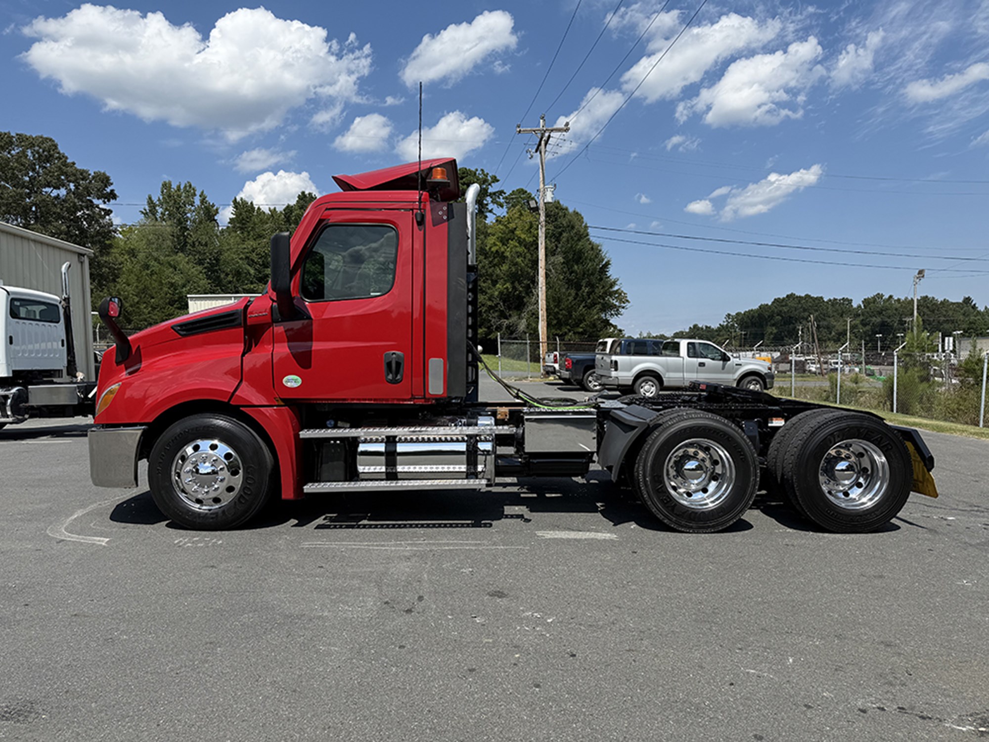 2021 Freightliner Cascadia 126 - image 5 of 6