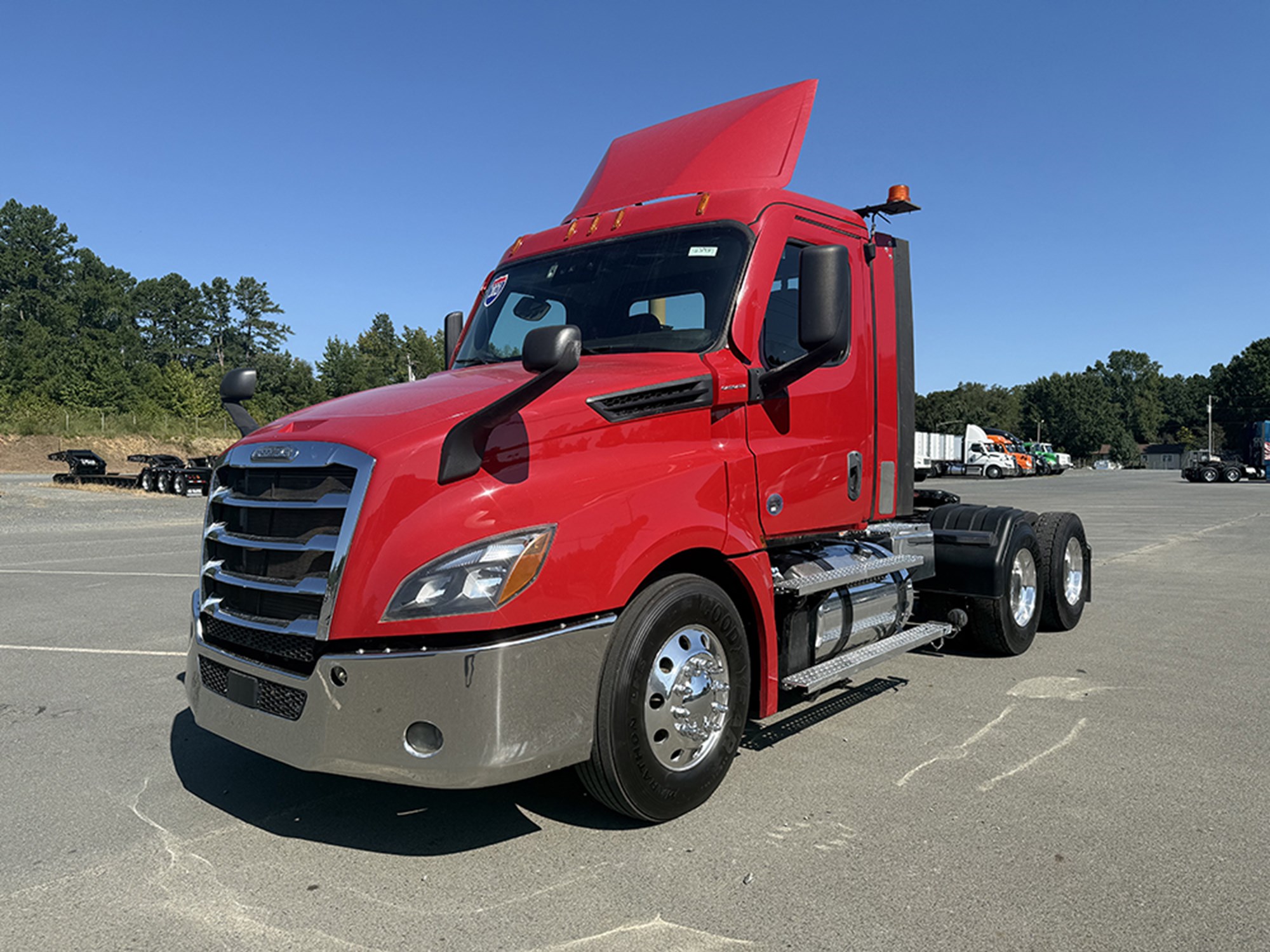 2021 Freightliner Cascadia 126 2021 Freightliner Cascadia 126 - image 1 of 6