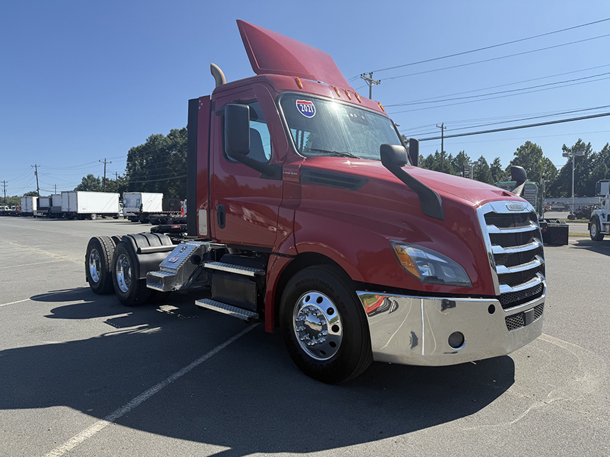 2021 Freightliner Cascadia 126 2021 Freightliner Cascadia 126 - image 2 of 6