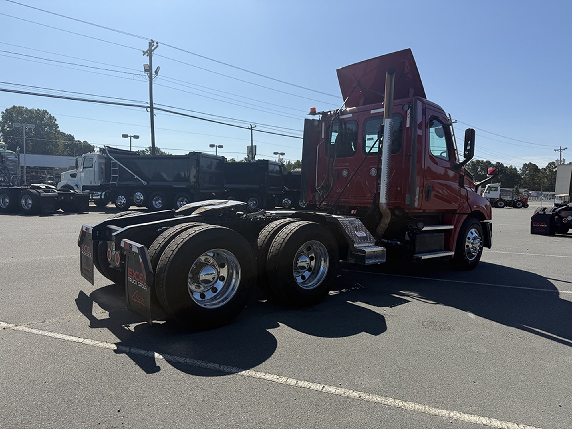 2021 Freightliner Cascadia 126 2021 Freightliner Cascadia 126 - image 4 of 6