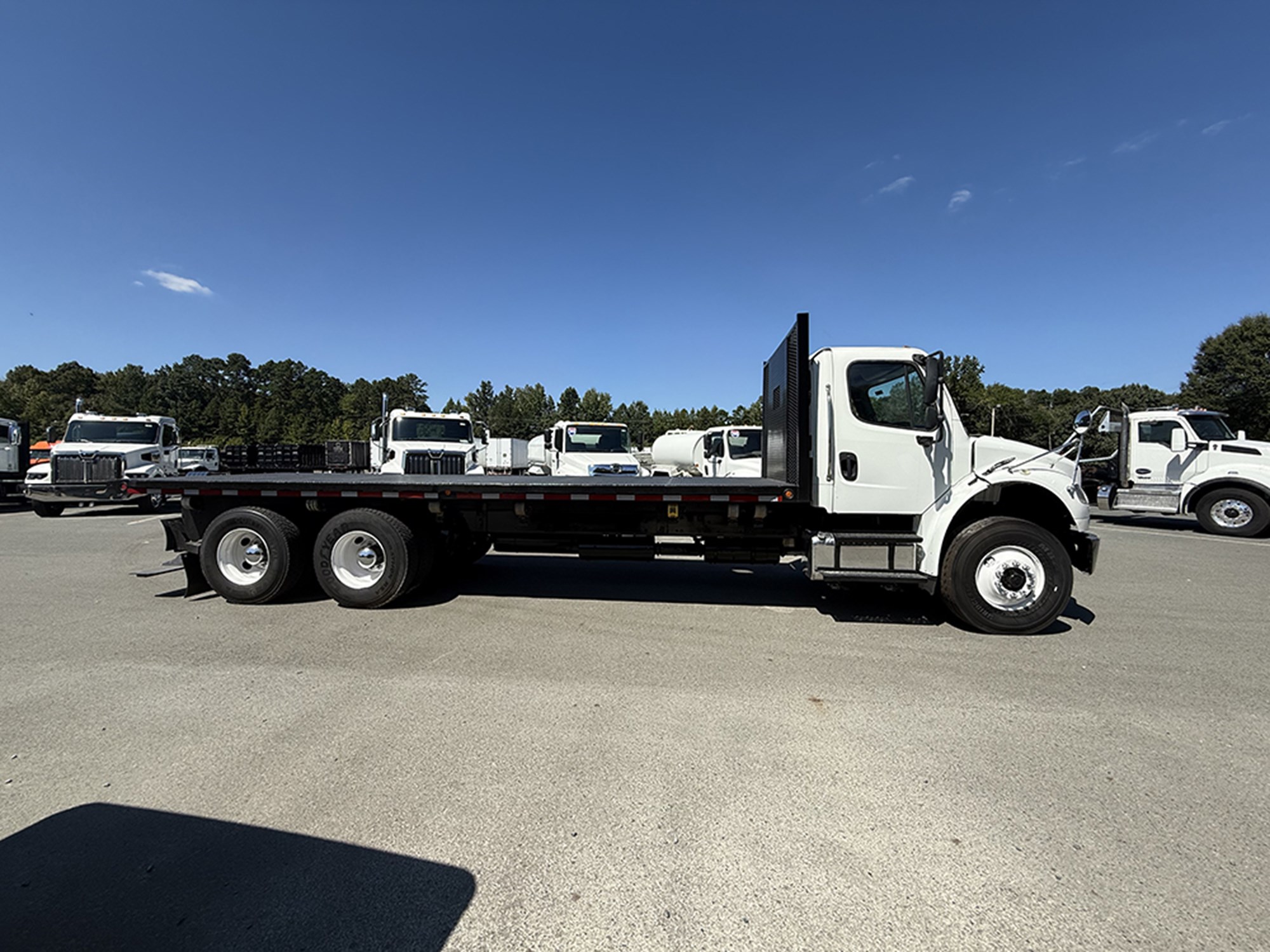 2013 Freightliner M2 2013 Freightliner M2 - image 3 of 6