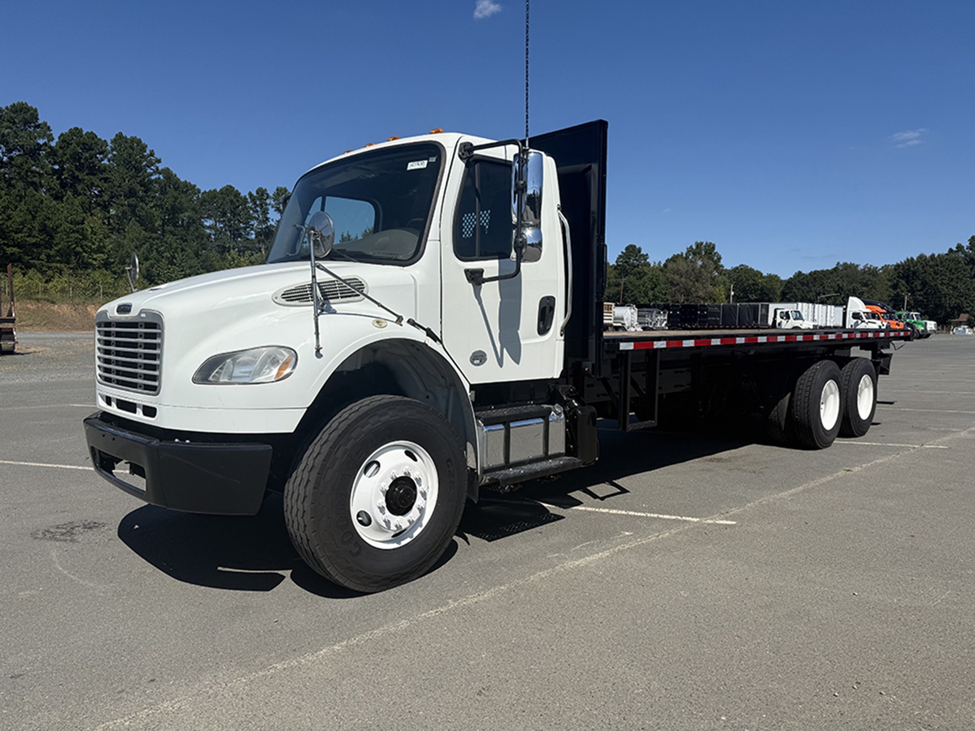 2017 Freightliner M2 2017 Freightliner M2 - image 1 of 6