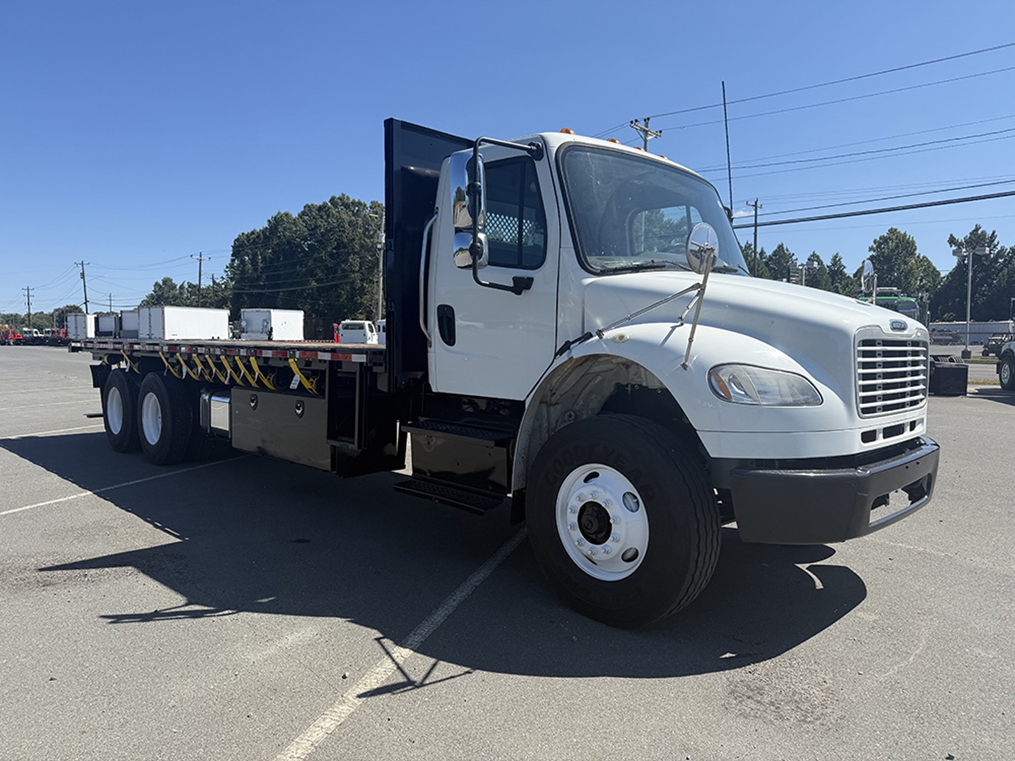 2017 Freightliner M2 2017 Freightliner M2 - image 2 of 6