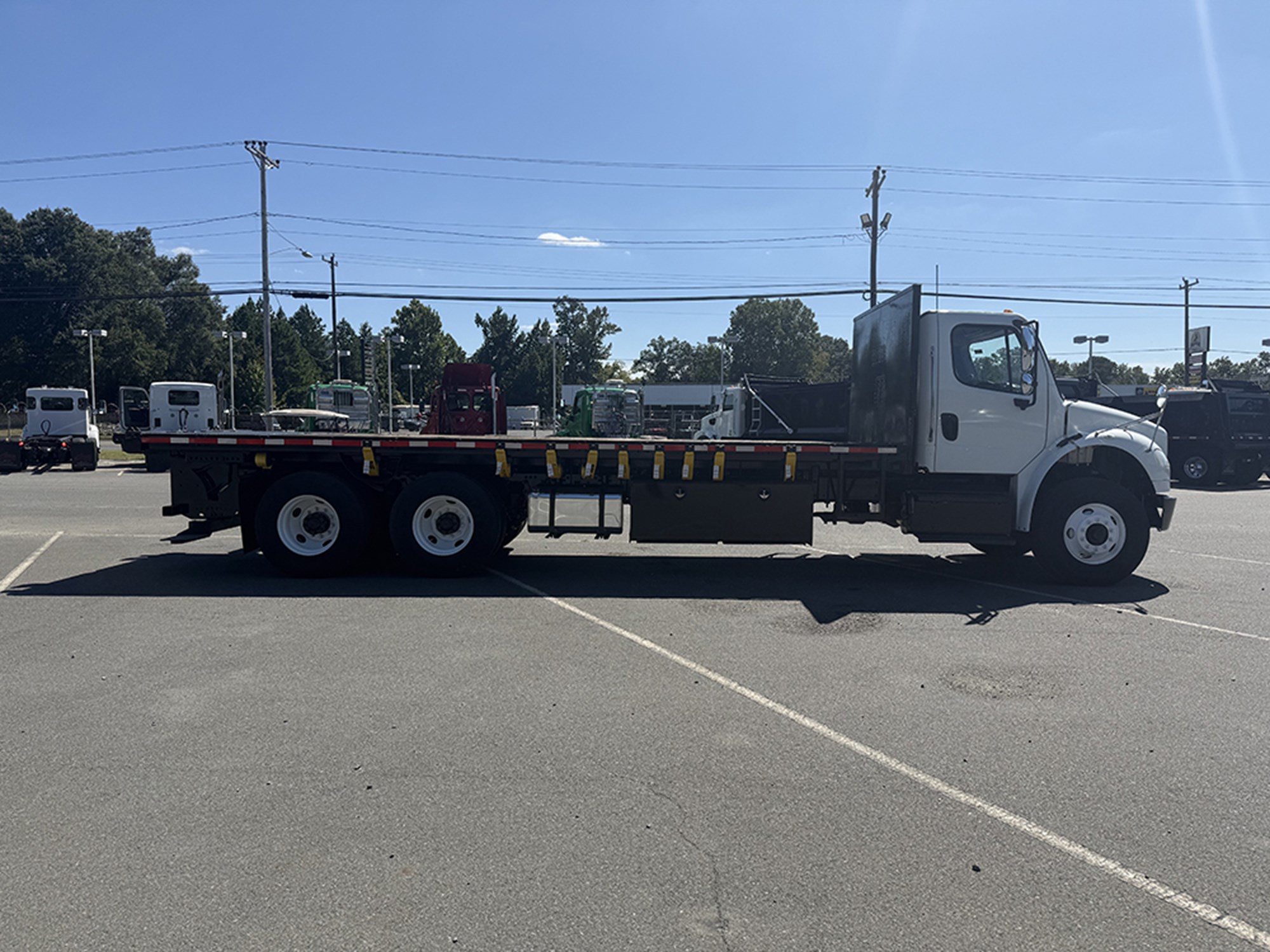 2017 Freightliner M2 2017 Freightliner M2 - image 3 of 6