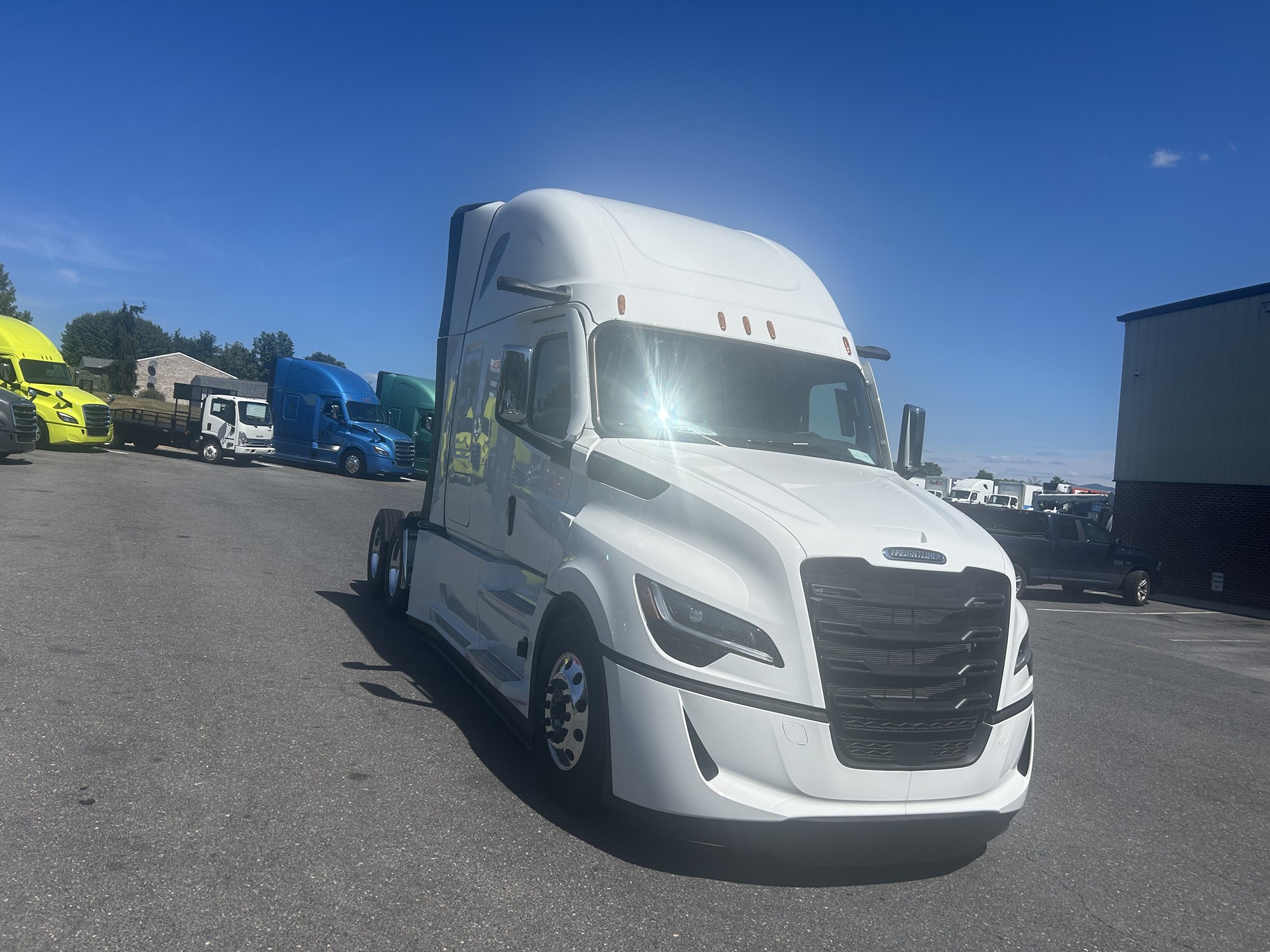 2026 Freightliner PJ126SLP - image 2 of 6