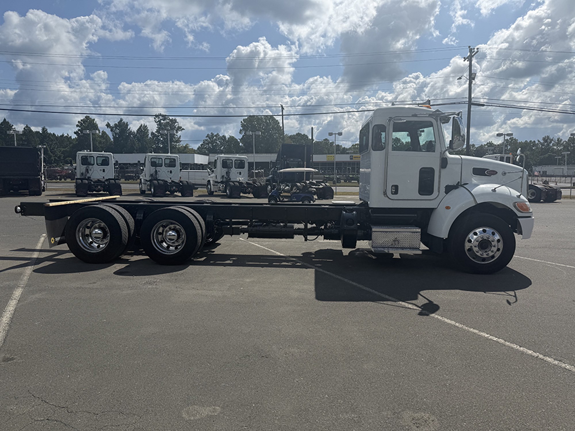 2016 Peterbilt 348 - image 3 of 6