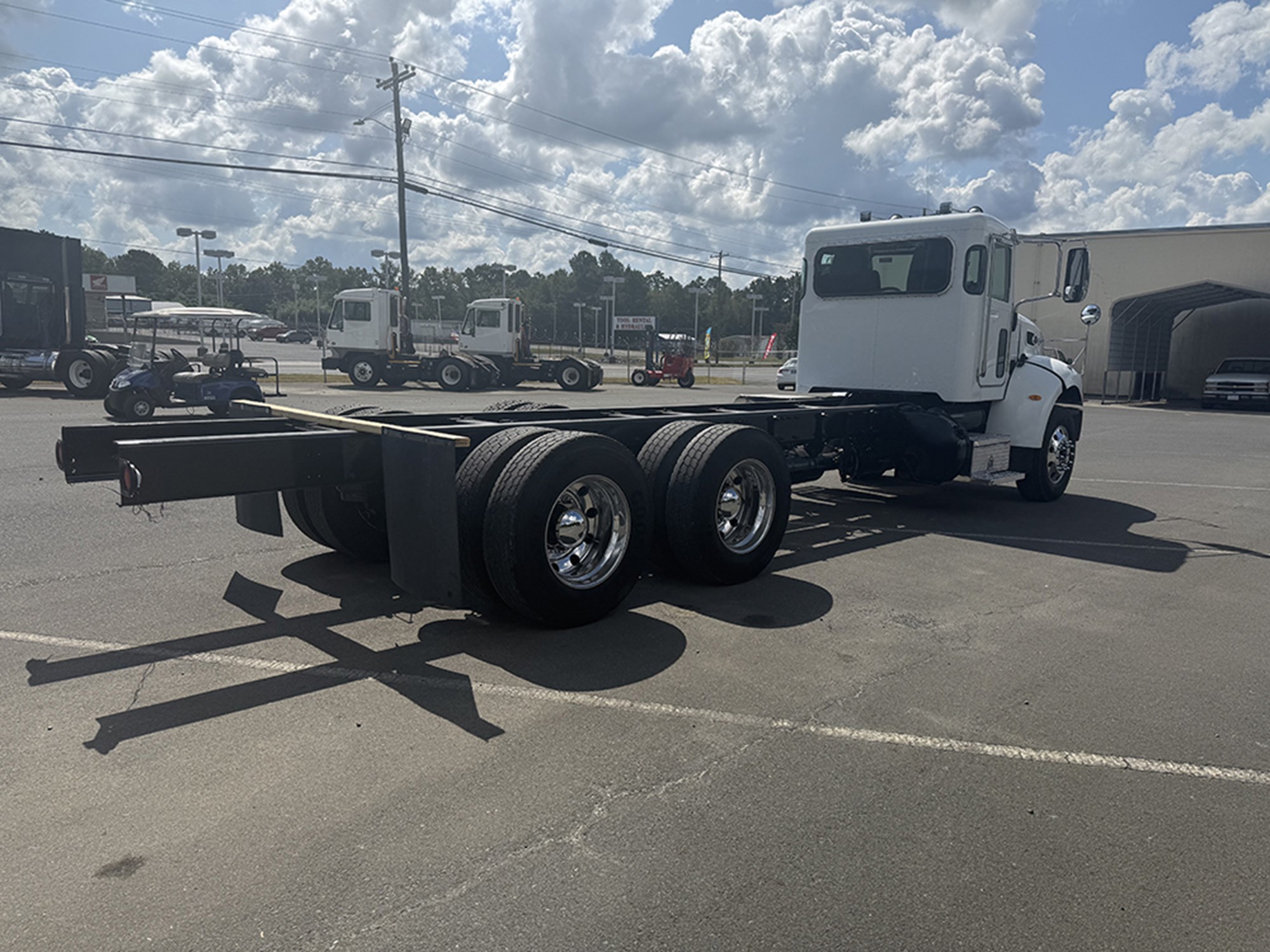 2016 Peterbilt 348 - image 4 of 6